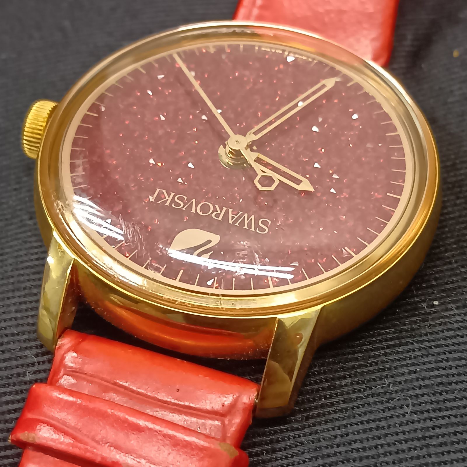 【希少】スワロフスキー クリスタルライン アワーズ レディース 腕時計　レッド SWAROVSKI 腕時計 クリスタルライン アワーズ レディース