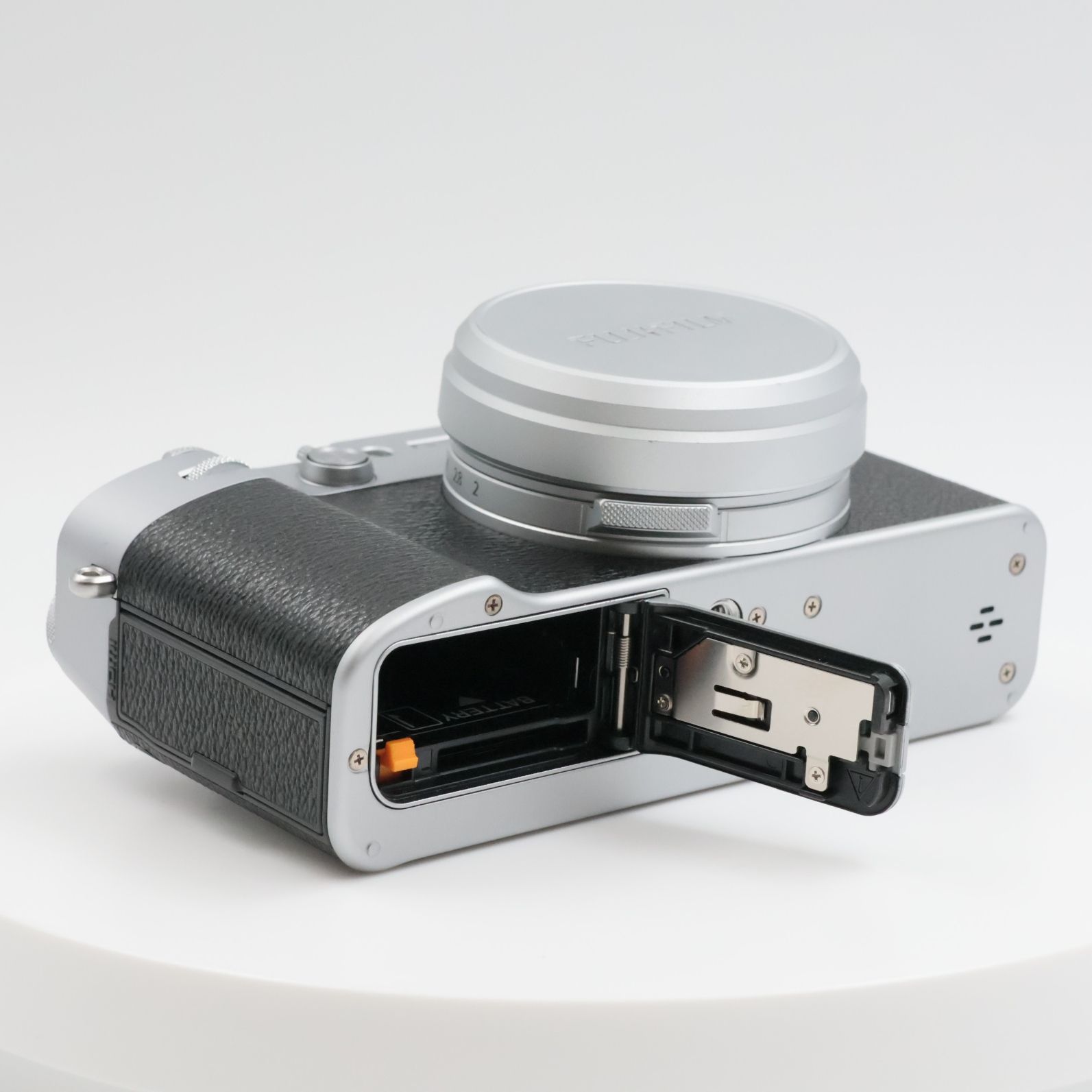 □シャッター数2400枚！極上品□ FUJIFILM X100Ⅵ シルバー デジタル