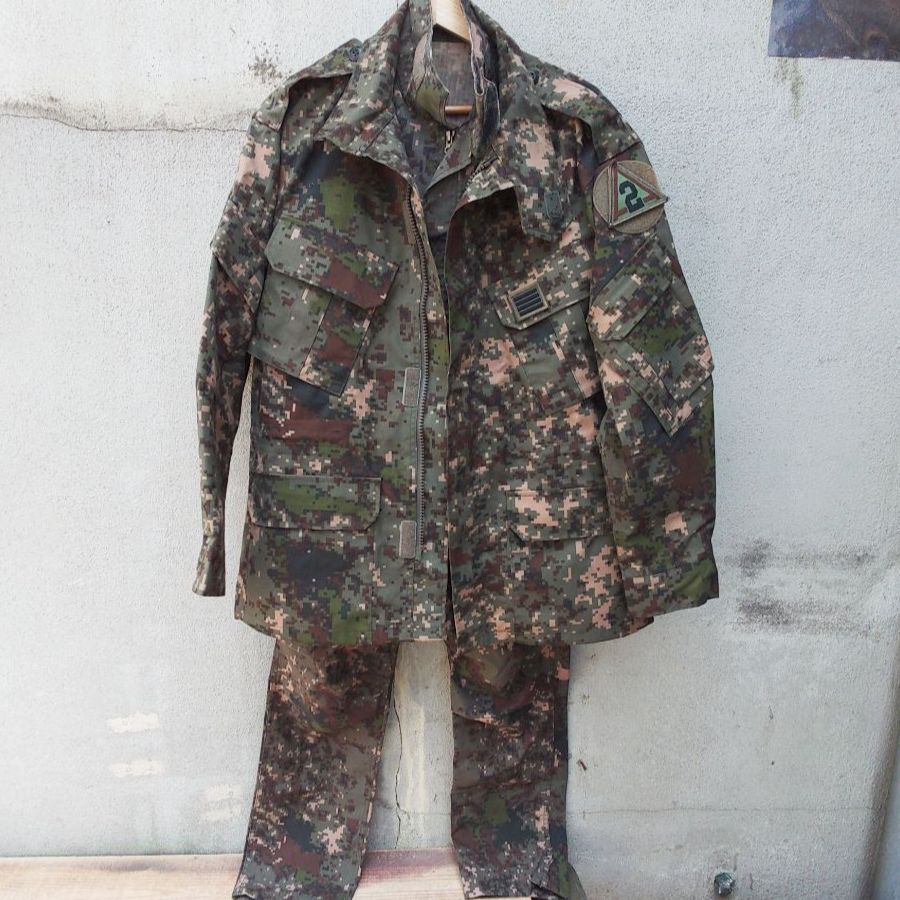 韓国軍 迷彩服 実物 韓国陸軍実物】戦闘服3点セット - メルカリ