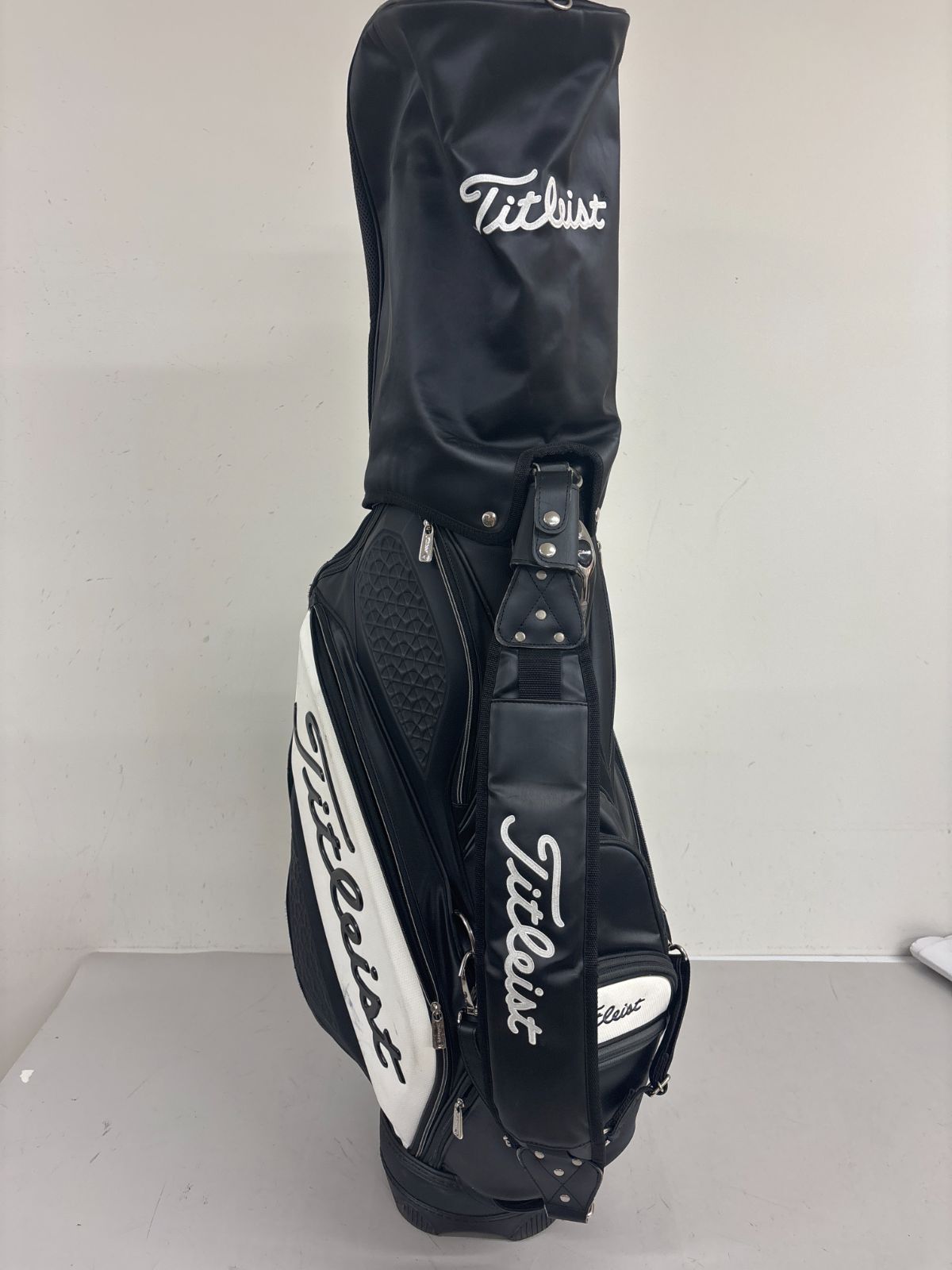 ★★送料無料【訳あり】Titleist タイトリスト 3点式 キャディバッグ 5分割 黒/白　　＃shi2