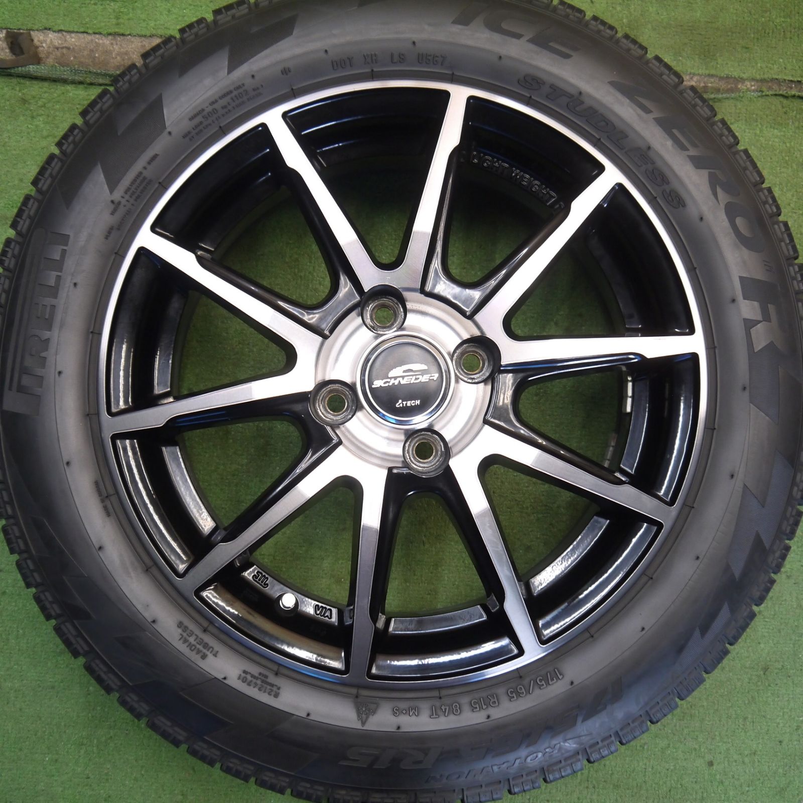 キレイ◎スタッドレス 175/65R15 ピレリ アイスゼロ FR SCHNEIDER 