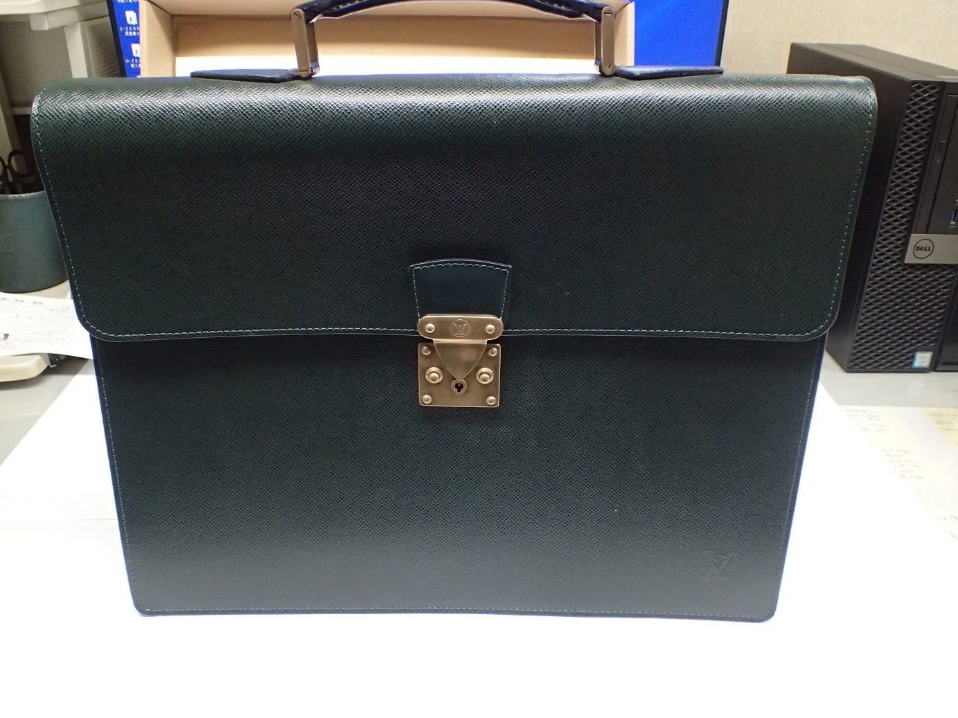 LOUIS VUITTON　ルイヴィトン タイガ エピセア　ビジネスバッグ
