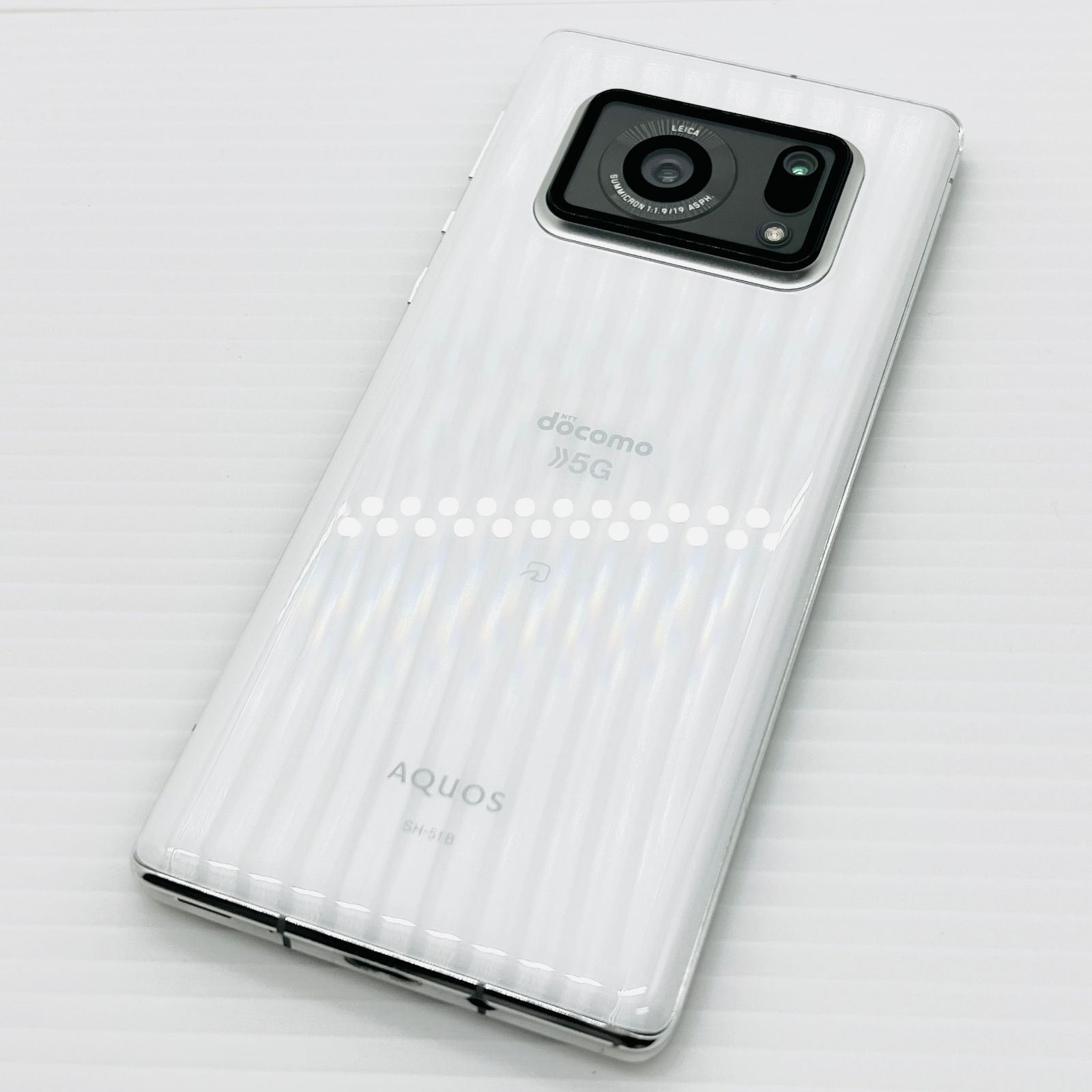 docomo AQUOS R6 128GB ホワイト SH-51B 中古- メルカリ