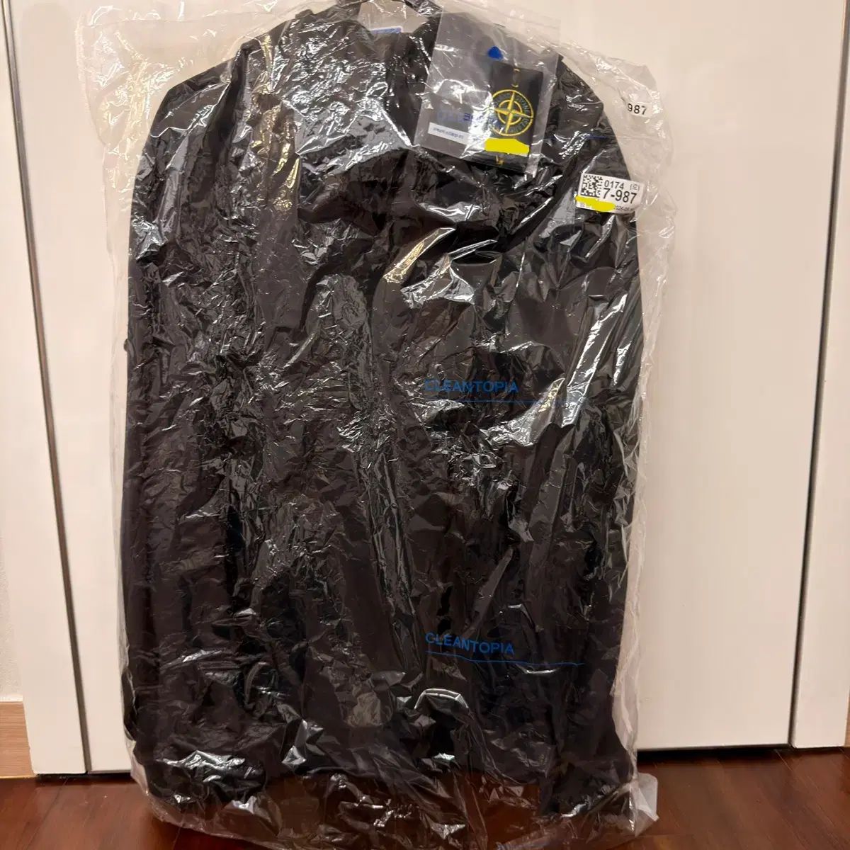 ストーンアイランド ソフトシェル ほぼ新品 (クリーニング完了)