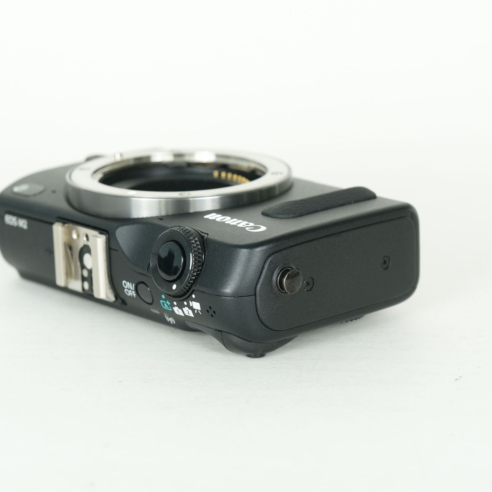 [美品 | フラッシュ付] Canon EOS M2 ボディ ブラック | ミラーレス一眼カメラ