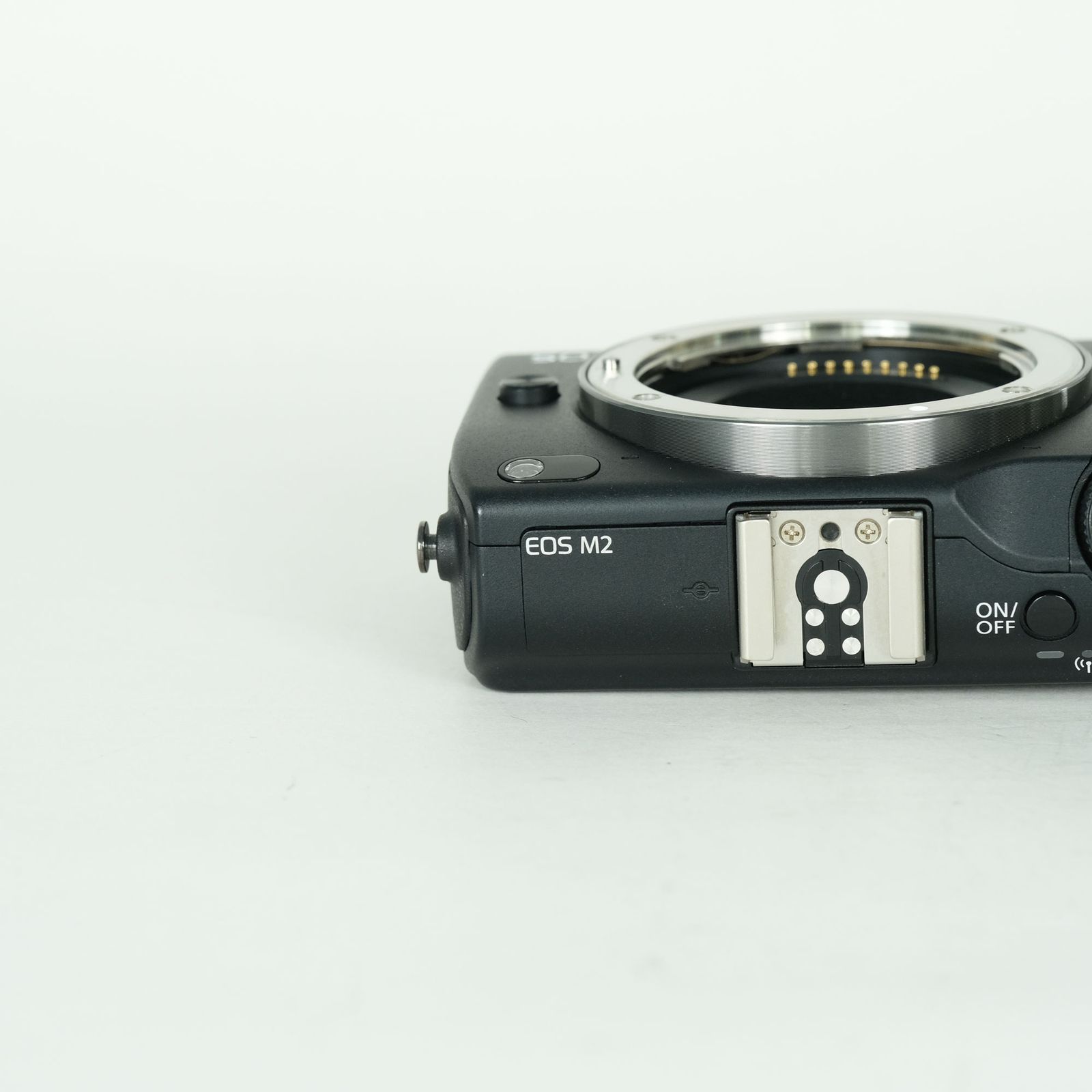 [美品 | フラッシュ付] Canon EOS M2 ボディ ブラック | ミラーレス一眼カメラ