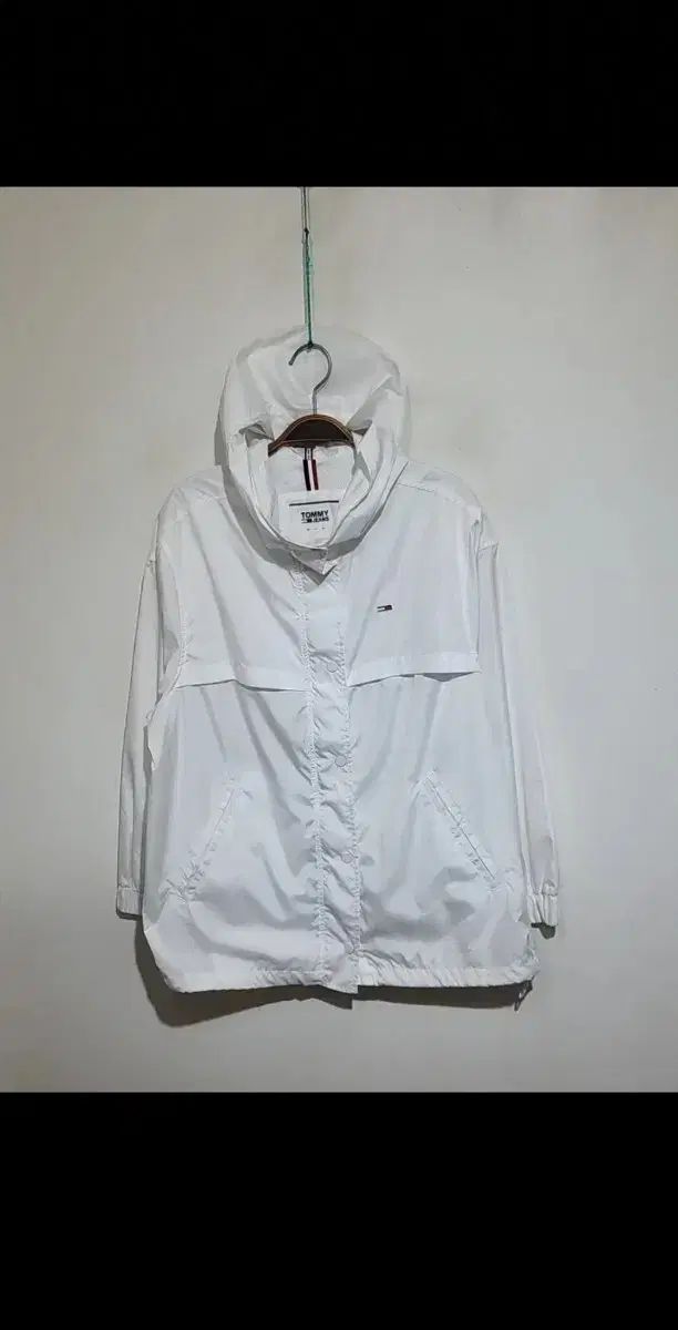 (L) トミー ジーンズ ウィンドブレーカー アウター 白 Tommy Hilfiger フードジャケット