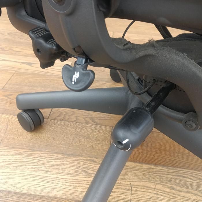 訳アリ 中古】 Herman Miller オフィスチェア 肘あり 2016年製 