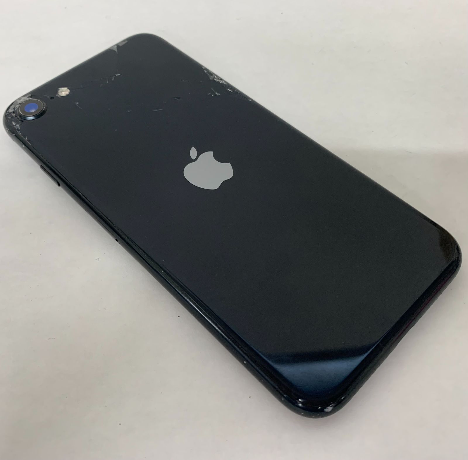 iPhone SE3 64GB ミッドナイト 訳あり- メルカリ