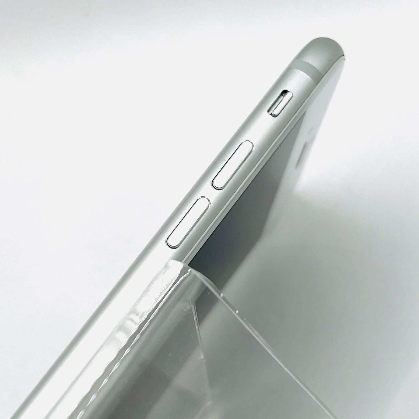 docomo iPhone8 64GB SV SIM解除済 Cランク - メルカリ