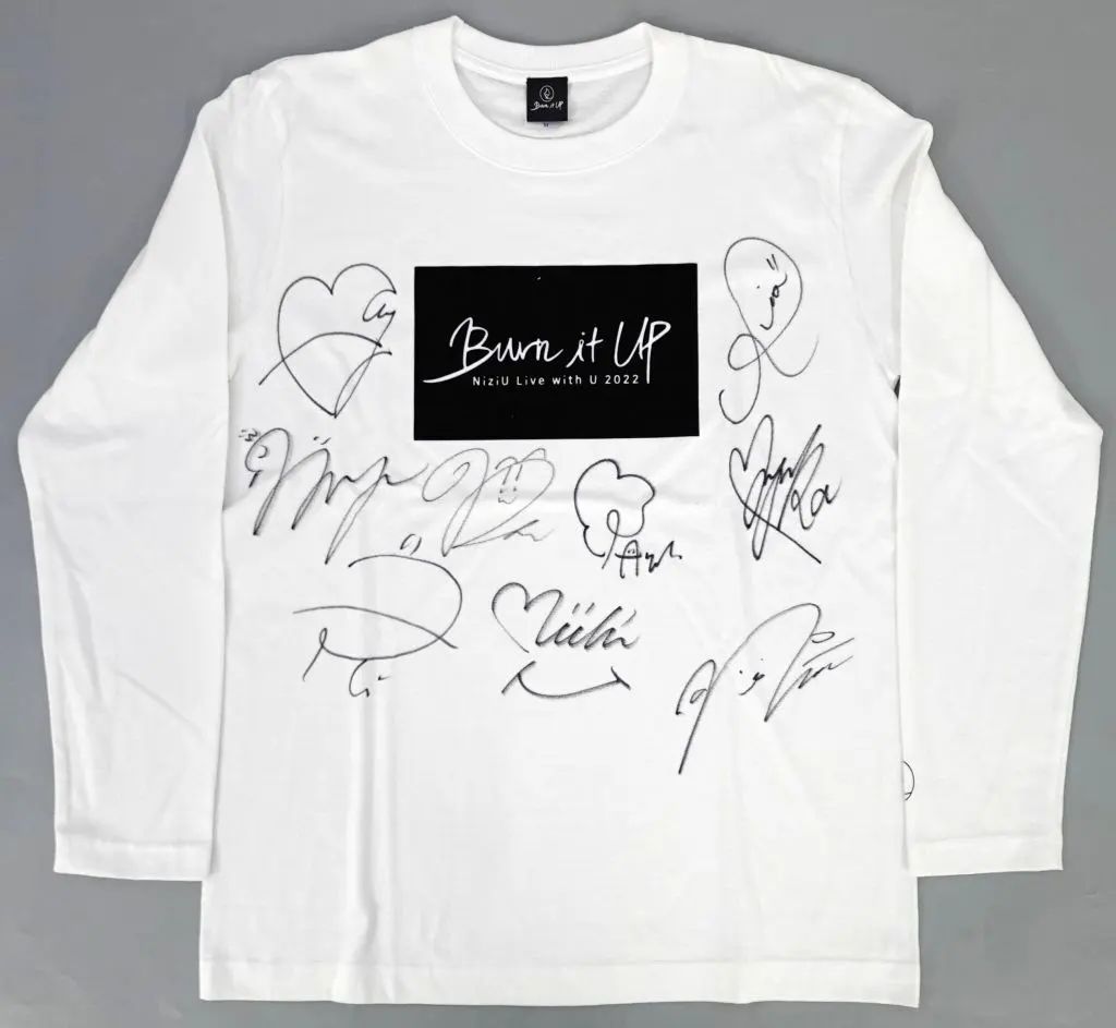 中古】Tシャツ NiziU メンバー全員直筆サイン入りロングTシャツ
