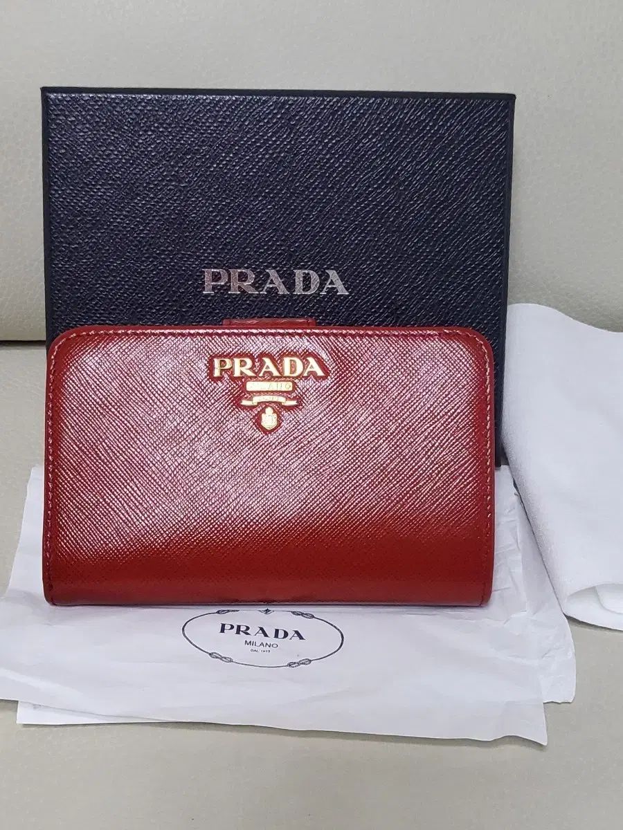 プラダ 中財布 正規品