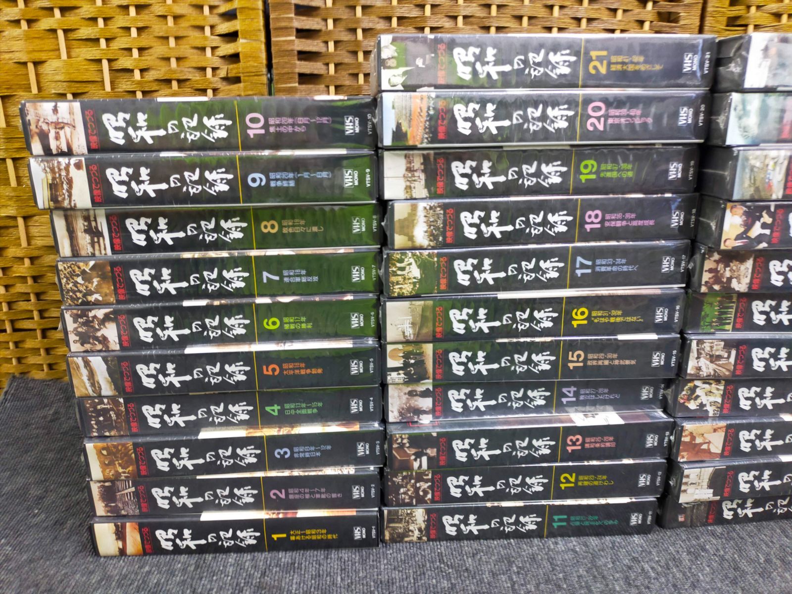 VHSビデオ] 映像でつづる昭和の記録 全32巻[Book] - メルカリ