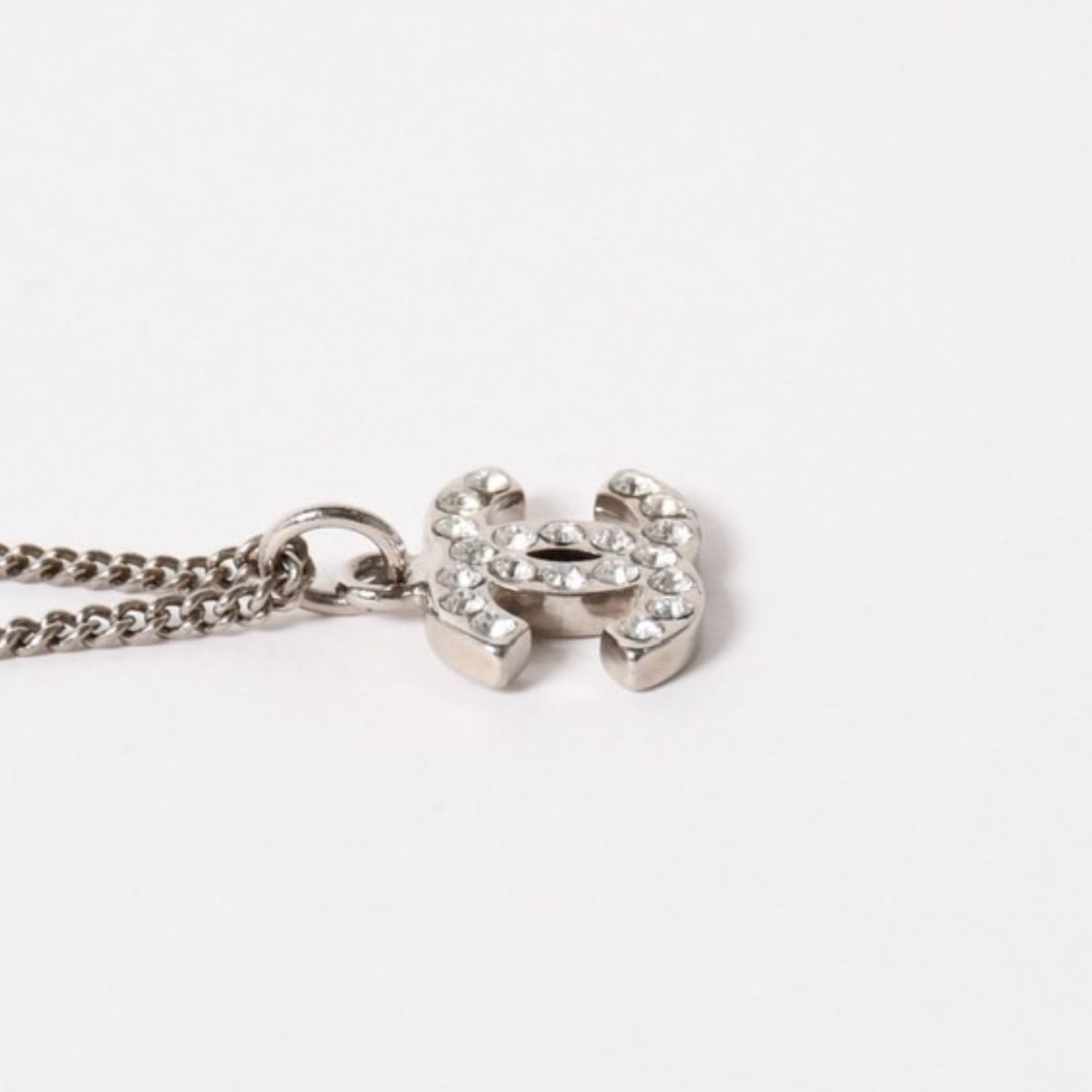 極美品 CHANEL シャネル ココマーク ネックレス ラインストーン メタル 09V刻印 重量約5.73g 中古 4a005148 極美品 CHANEL シャネル ココマーク ネックレス ラインストーン メタル 09V刻印 重量約5.73g 中古 4a005148