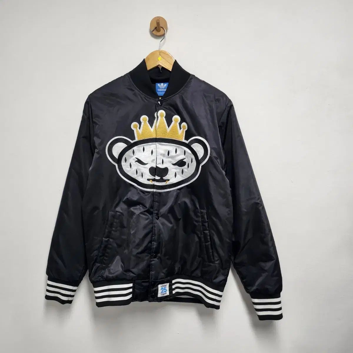 100 アディダス NIGO® ベア スタジアムジャケット 6,839円