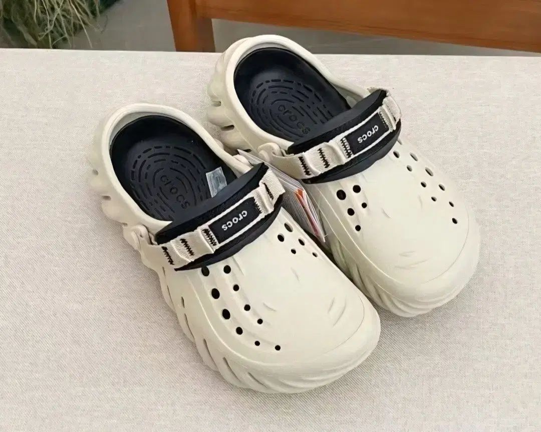 (送料込み)新品 Crocs エコークロッグ M9 W11 グレー 270mm