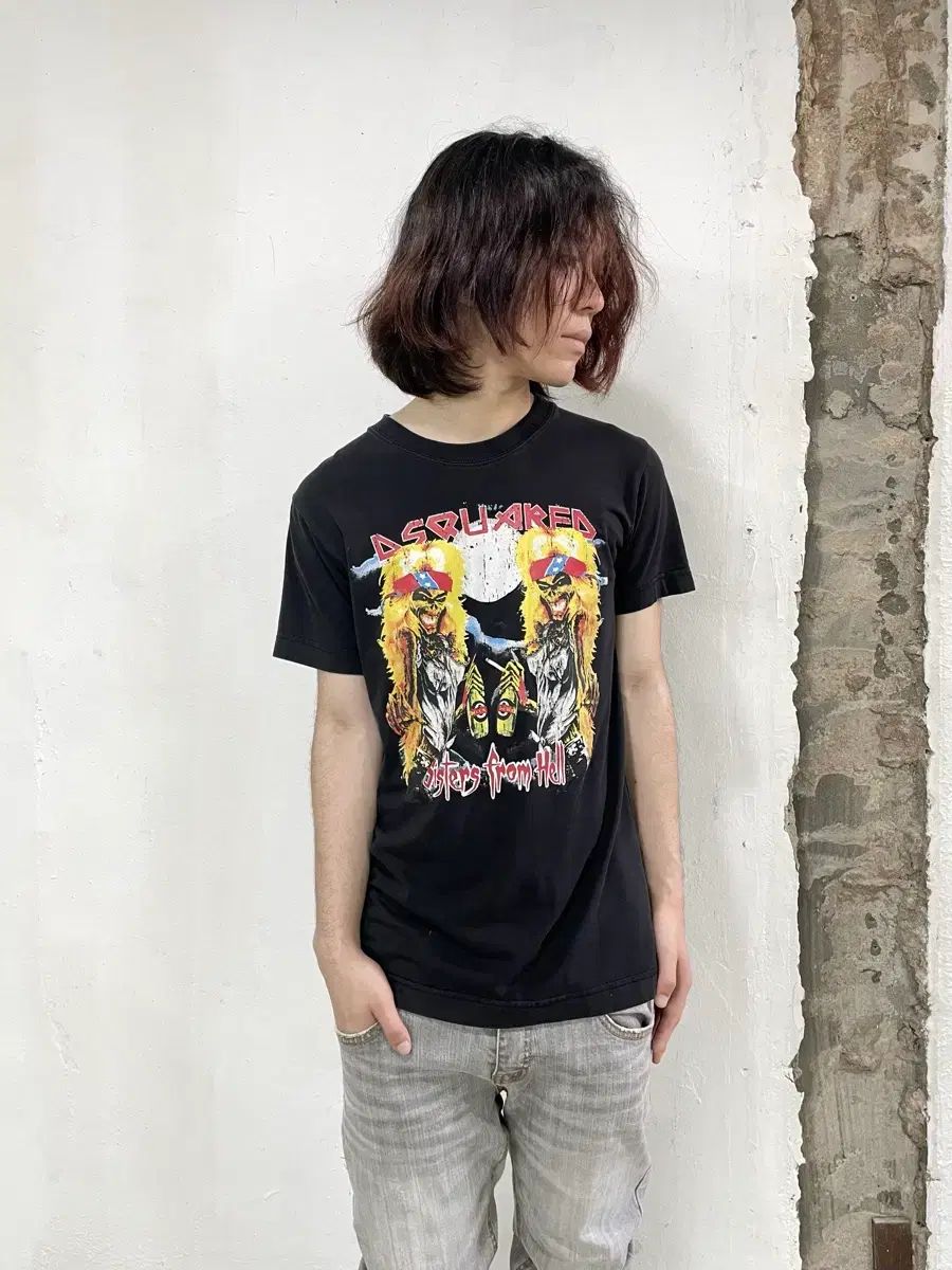 DSQUARED2 sisters from hell Tシャツ