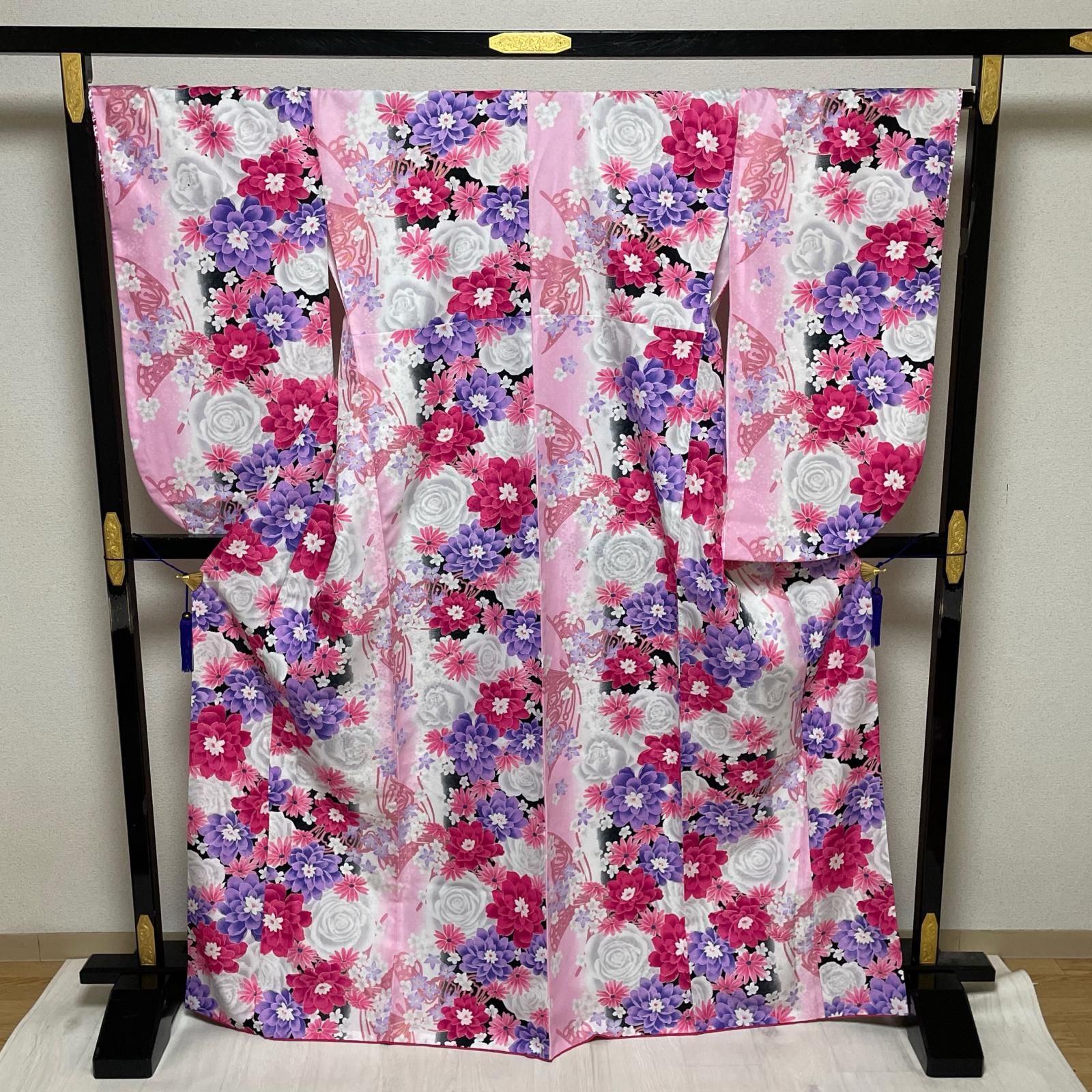 二尺振袖 裄67.5 華やかな花模様に蝶 桜の織出し 着物 化繊 X-4836 9,600円