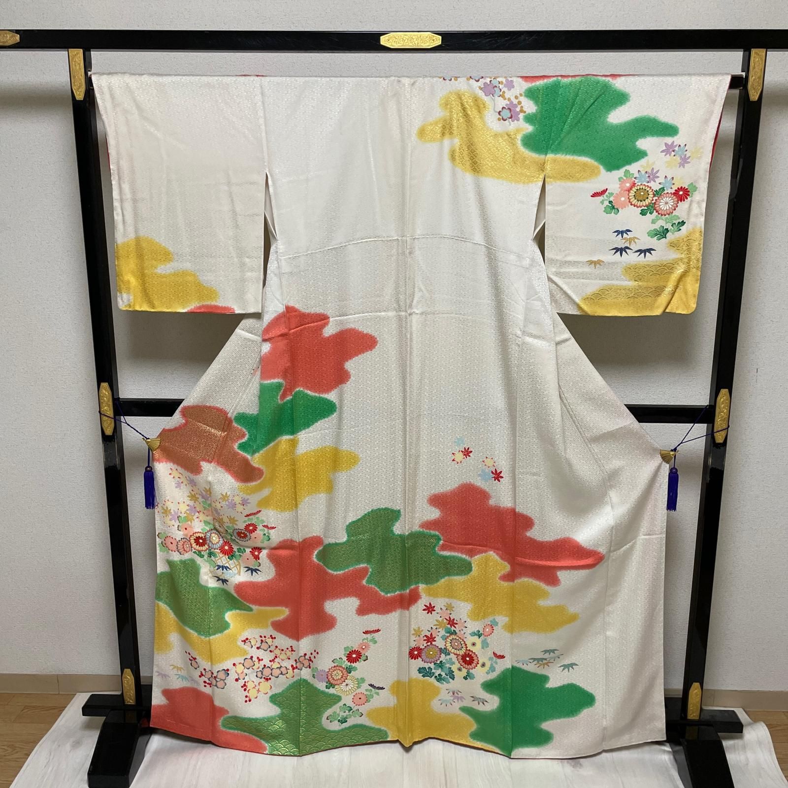 付下げ 花模様 鮮やかな染め 着物 正絹 X-4971