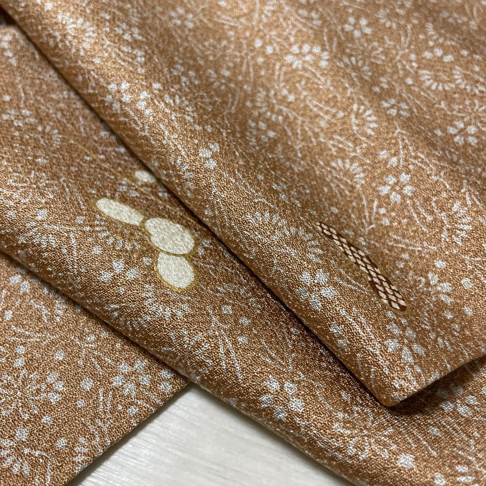 小紋 ちりめん 裄66.5 草花模様に飛び柄 細かな染め 着物 正絹 X-5117