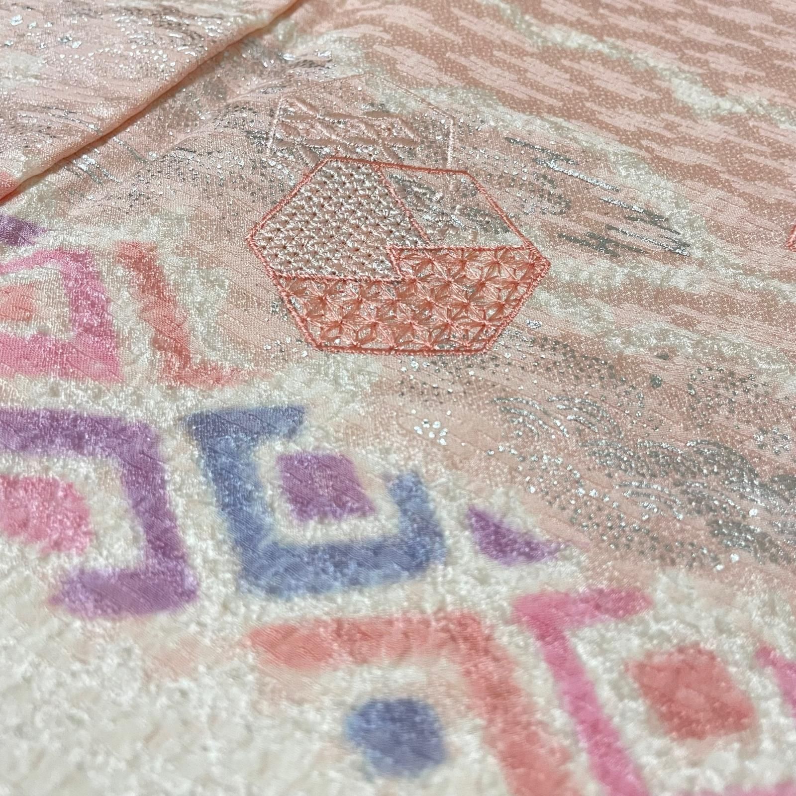汕頭刺繍 付下げ 絞り 亀甲 菱形に青海波 パステルカラー 着物 正絹 X