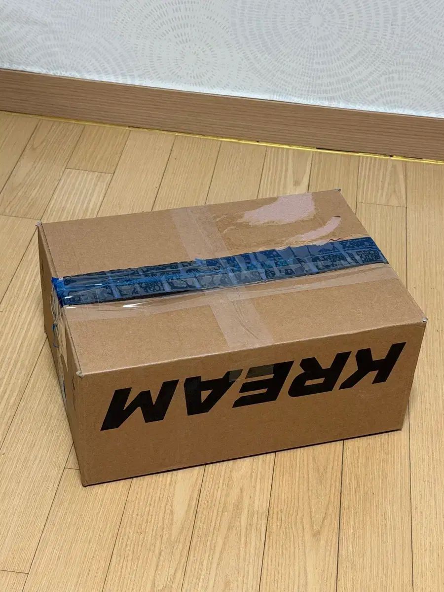 アシックス