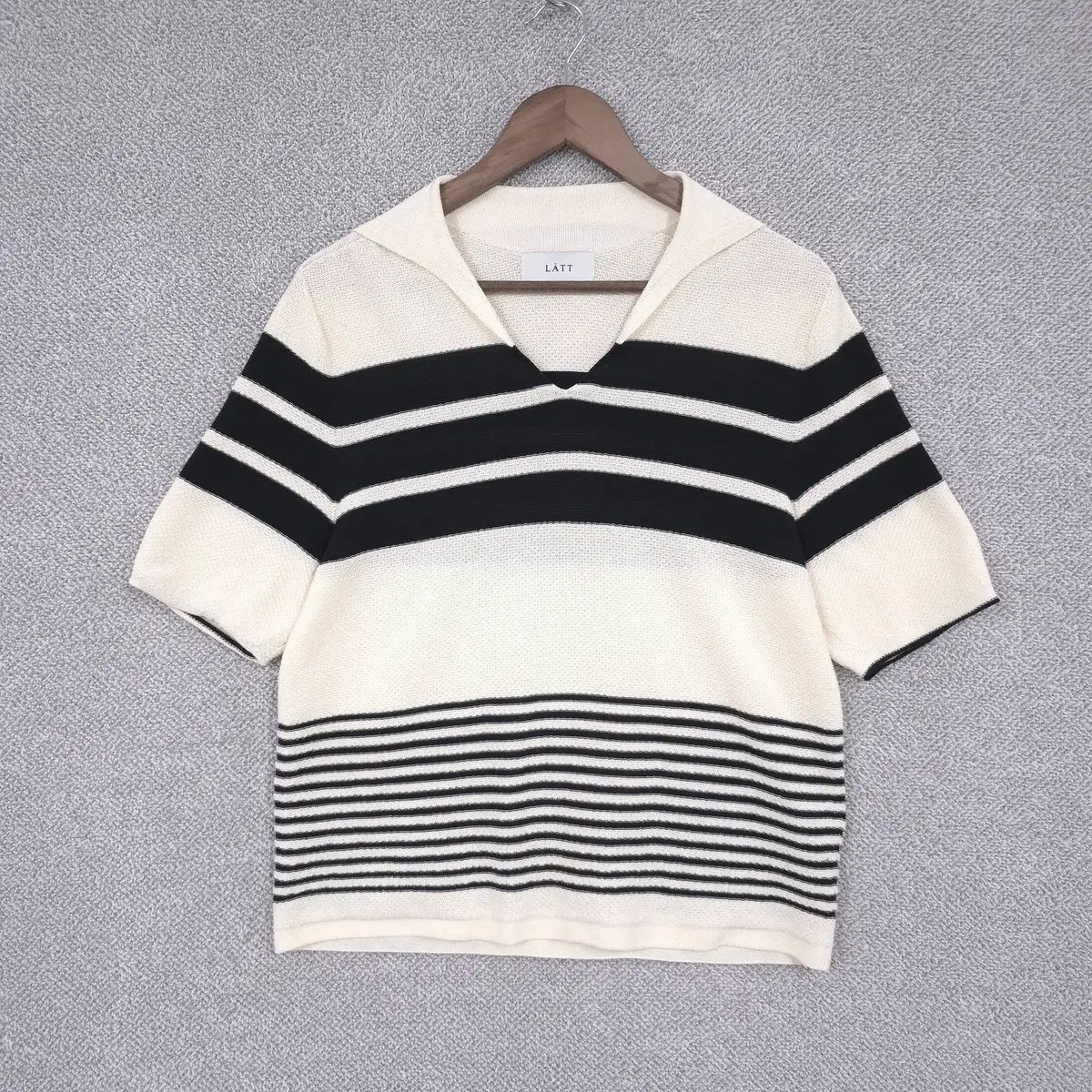 The HANDSOME LATT(래트) 23SS レディース サマー コットン Vネック KARA（カラ）半袖 Tシャツ 66-77