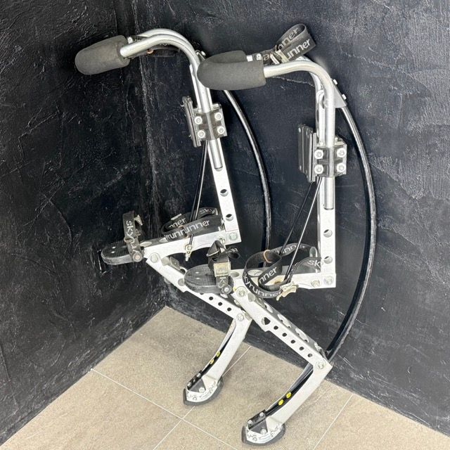 ジャンピングシューズ【中古】スカイランナー 70-90kg SKY RUNNER ジャンピングスティルト 竹馬/517594