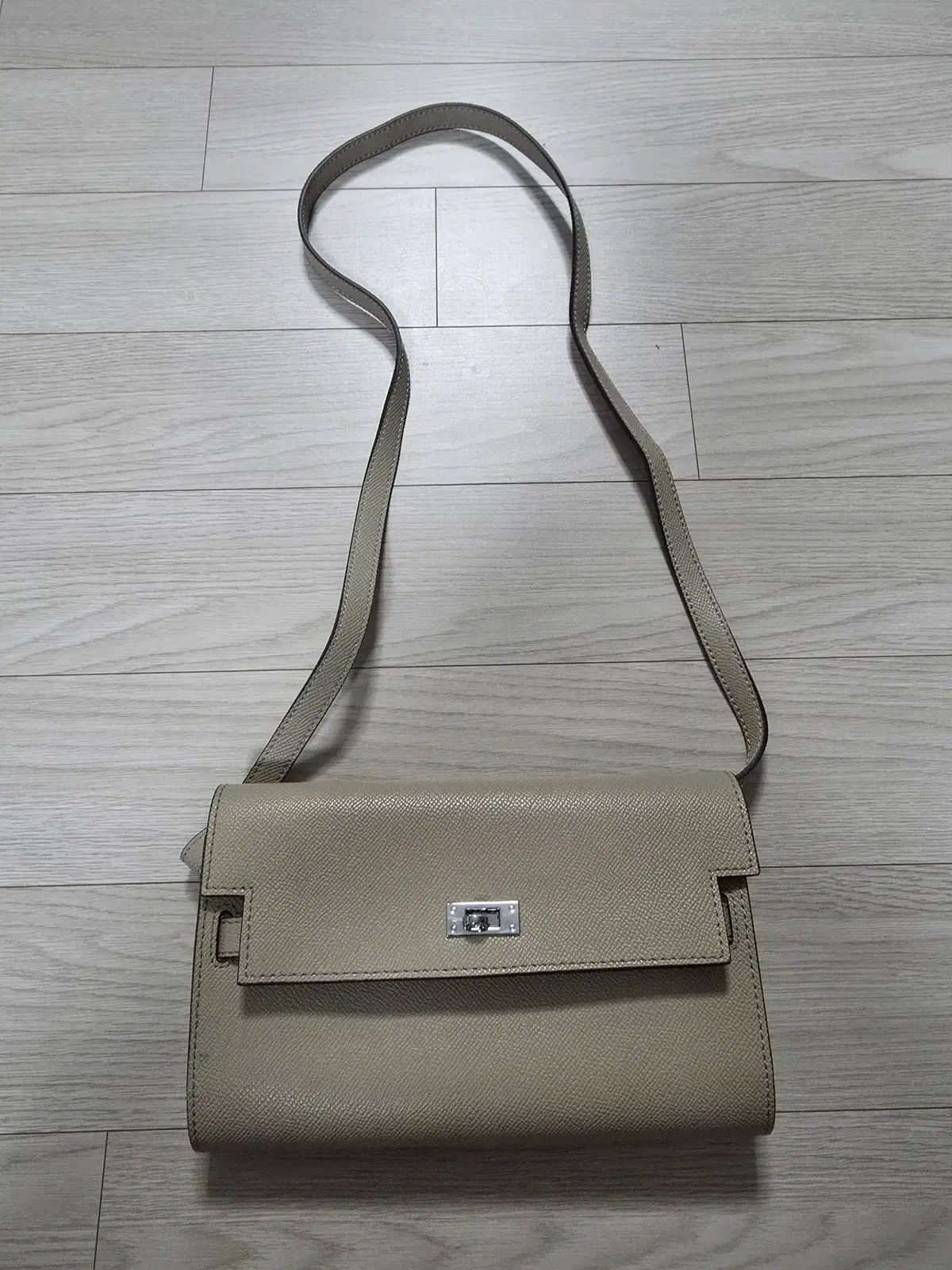 エルメスバッグ ケリー トゥーゴー 256,352円