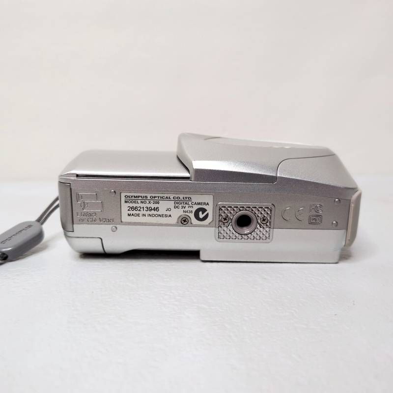 OLYMPUS CAMEDIA X-200 コンパクトデジタルカメラ シルバー 320万画素