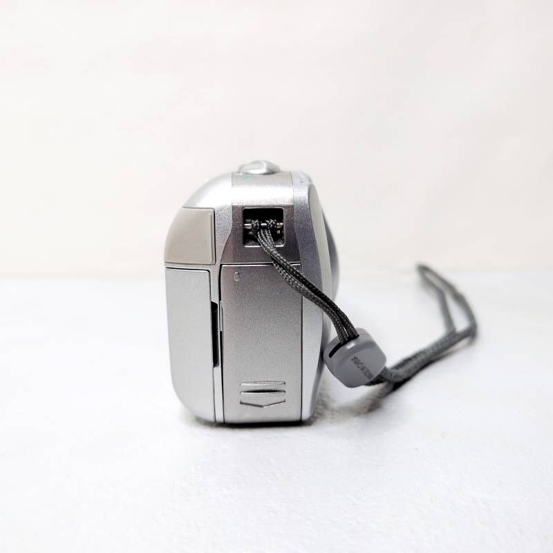 OLYMPUS CAMEDIA X-200 コンパクトデジタルカメラ シルバー 320万画素