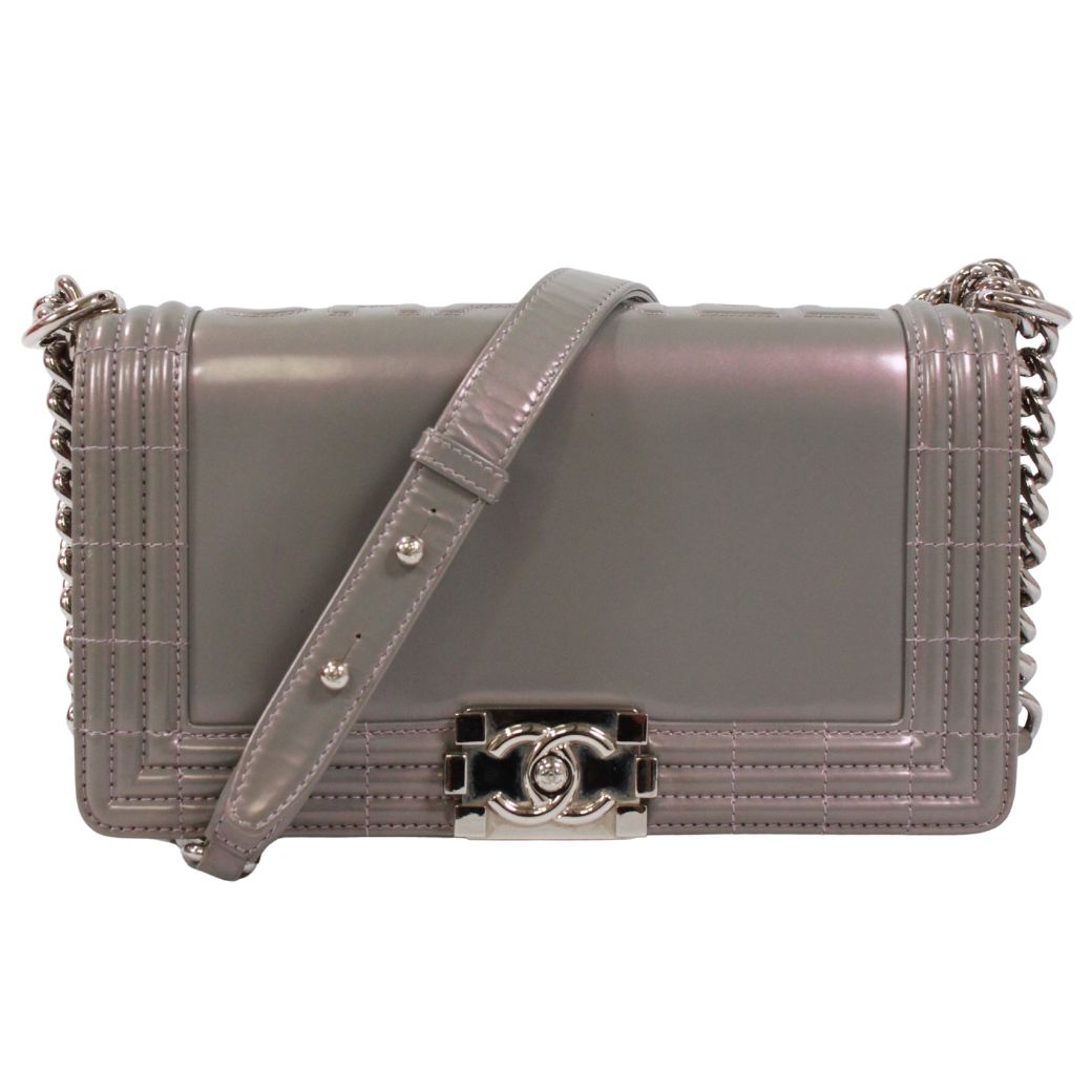 CHANEL グレー レザー ボディバッグ 新着】CHANEL ボーイシャネル エナメルレザー グレー ショルダーバッグ