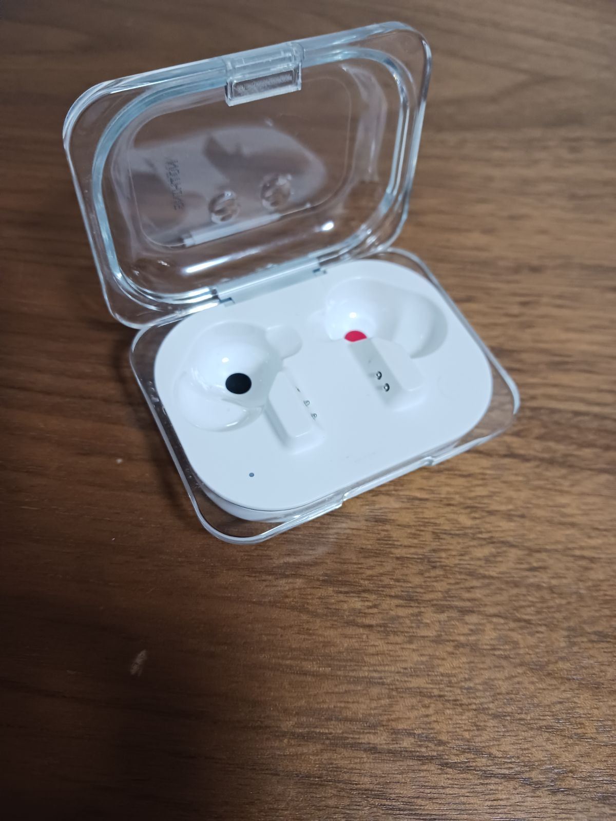 nothingワイヤレスイヤホン ホワイト 充電ケース付き Nothing Ear (a) 充電ケースのみ ホワイト - メルカリ