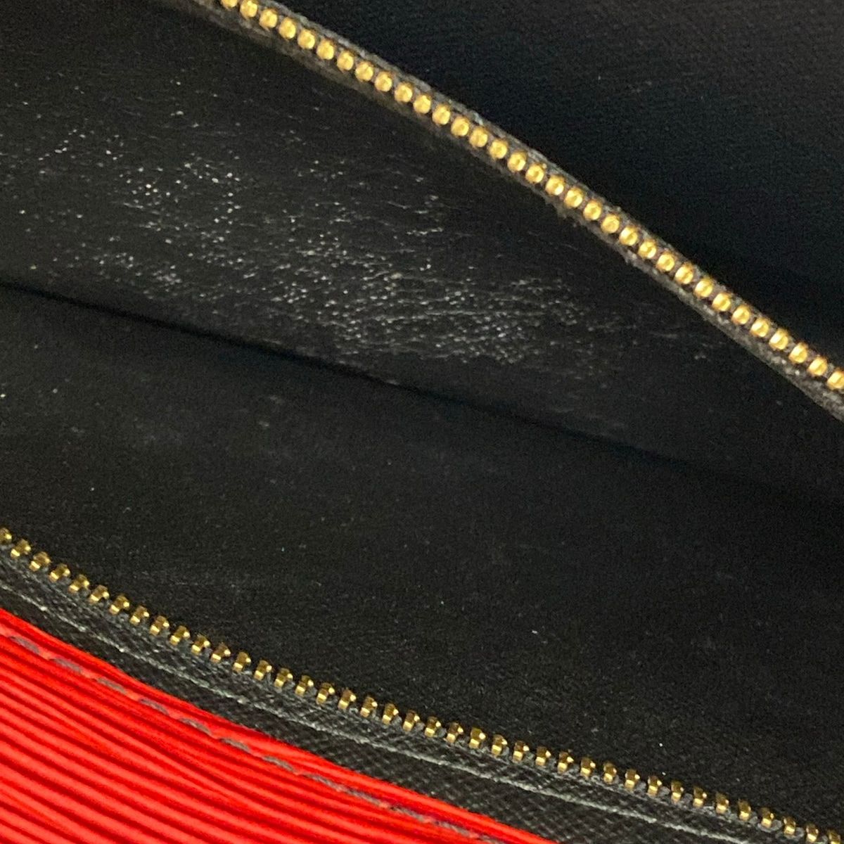 LOUIS VUITTON(ルイヴィトン) クラッチバッグ エピ アールデコ M52637