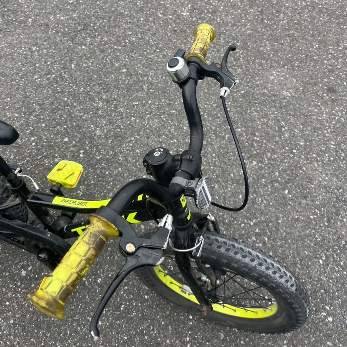 TREK 子供用自転車 16インチ 黒/黄 TREK トレック Precaliber 16 キッズバイク 子供用自転車 - メルカリ