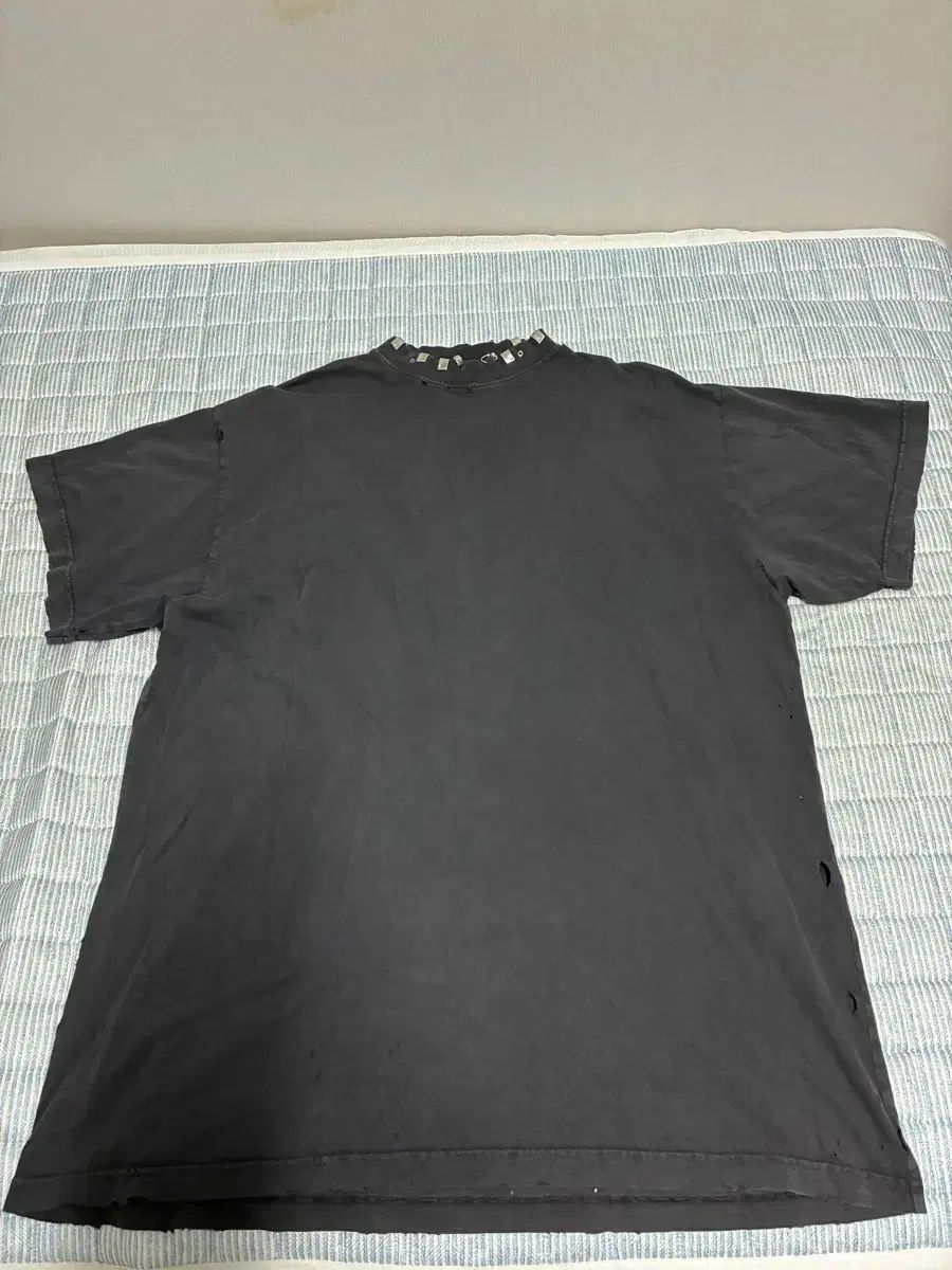 2 バレンシアガ ピアス 半袖 Tシャツ