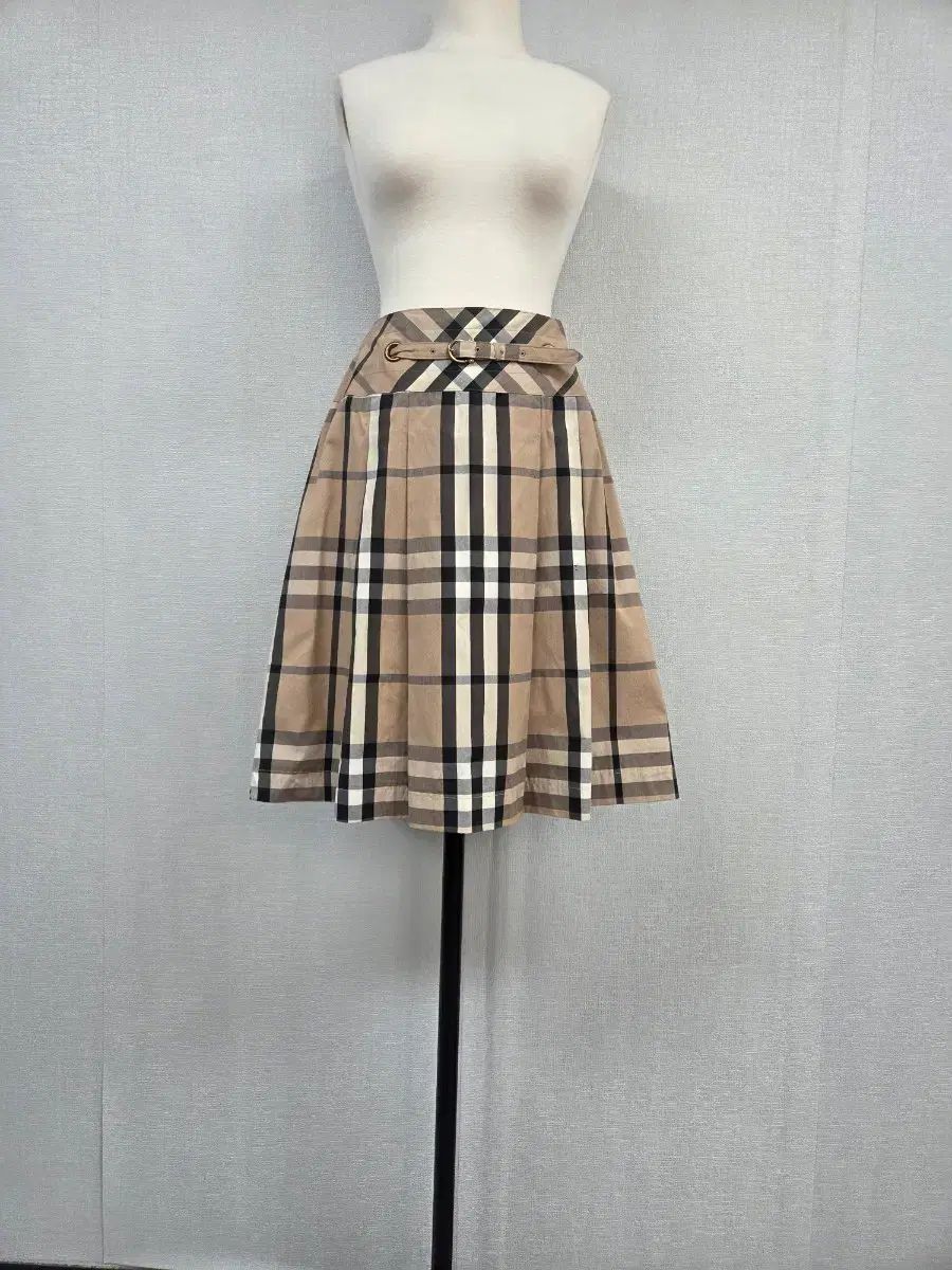 BURBERRY バーバリー ベージュ ノヴァチェック フレア スカート ミディ丈