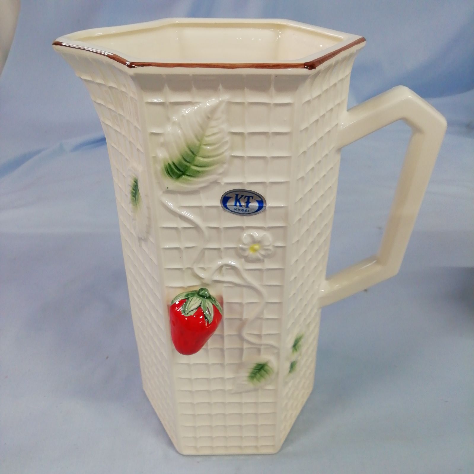 レトロ 陶器製ピッチャー（水差し) と小物入れ(シュガーポットにも) 2