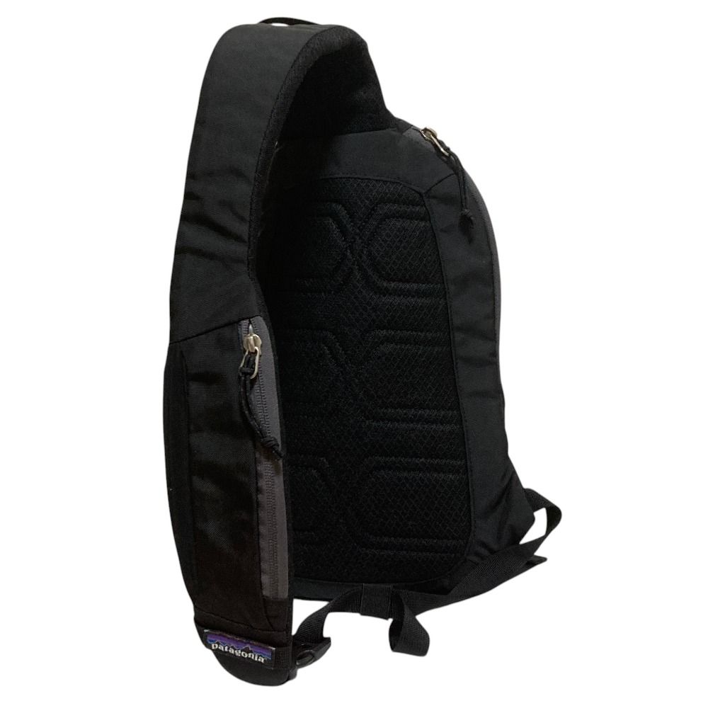 良品 patagonia パタゴニア アトム スリング 8L ボディバッグ