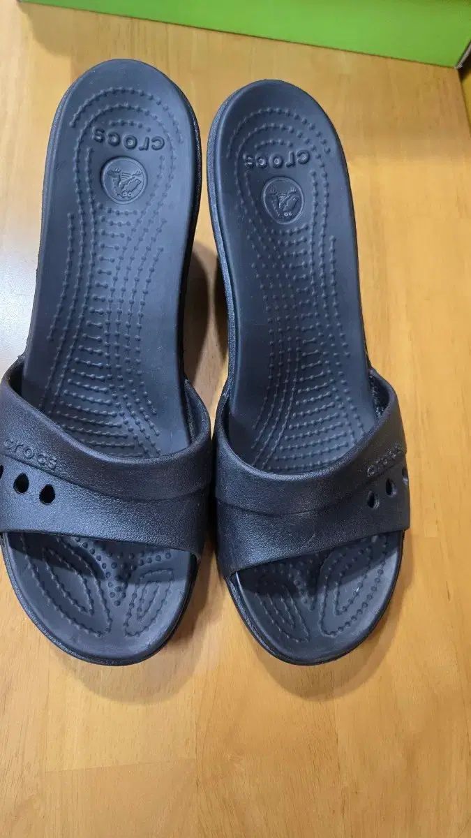 Crocs Cardi Wedge 240 ブラック 21,551円