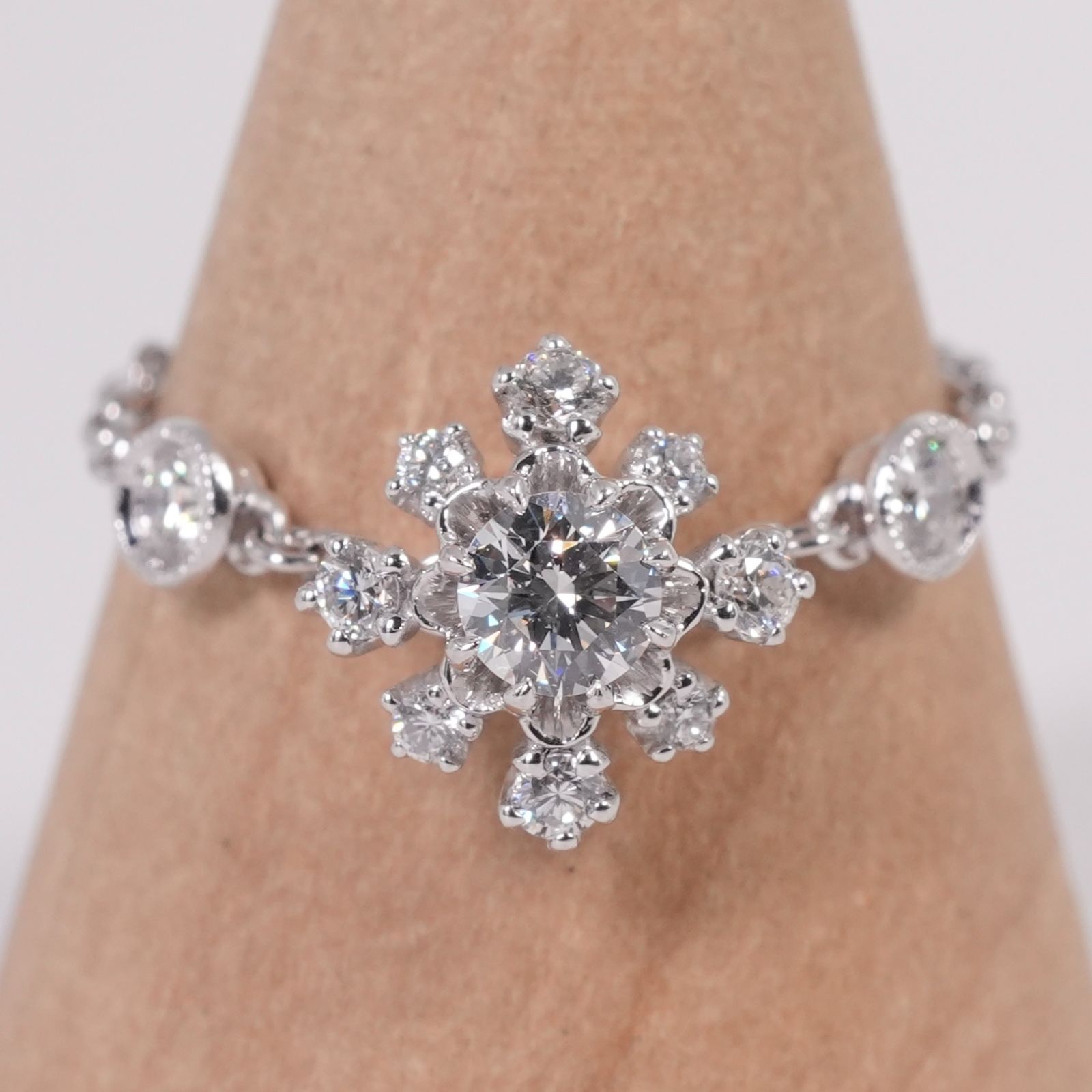 美品 アベリ チェーン リング フラワー ダイヤ 0.38ct /26-1199