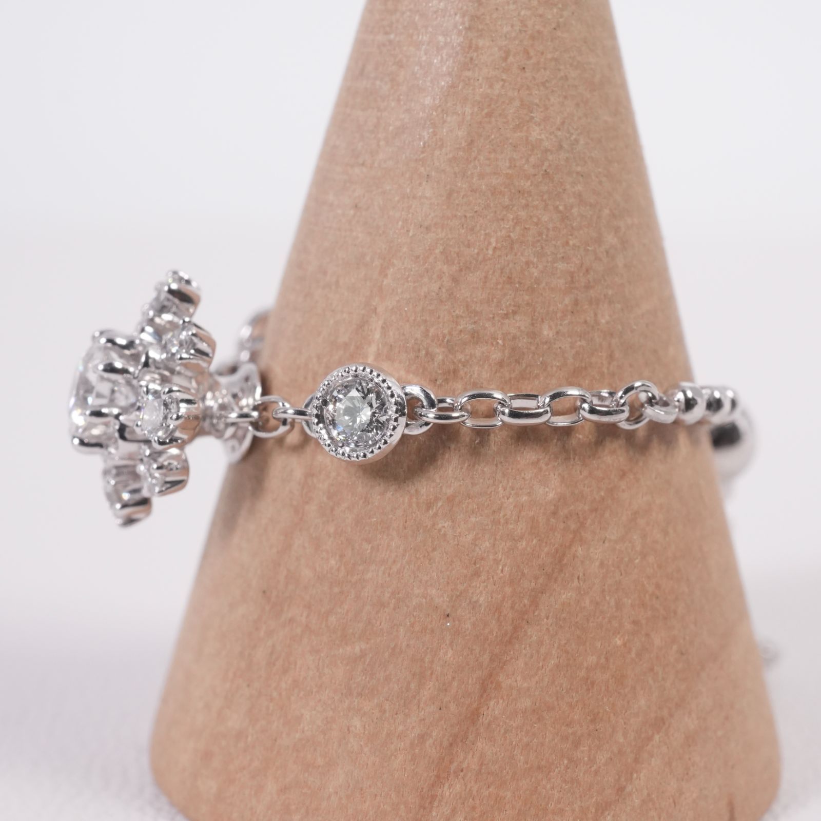 美品 アベリ チェーン リング フラワー ダイヤ 0.38ct /26-1199