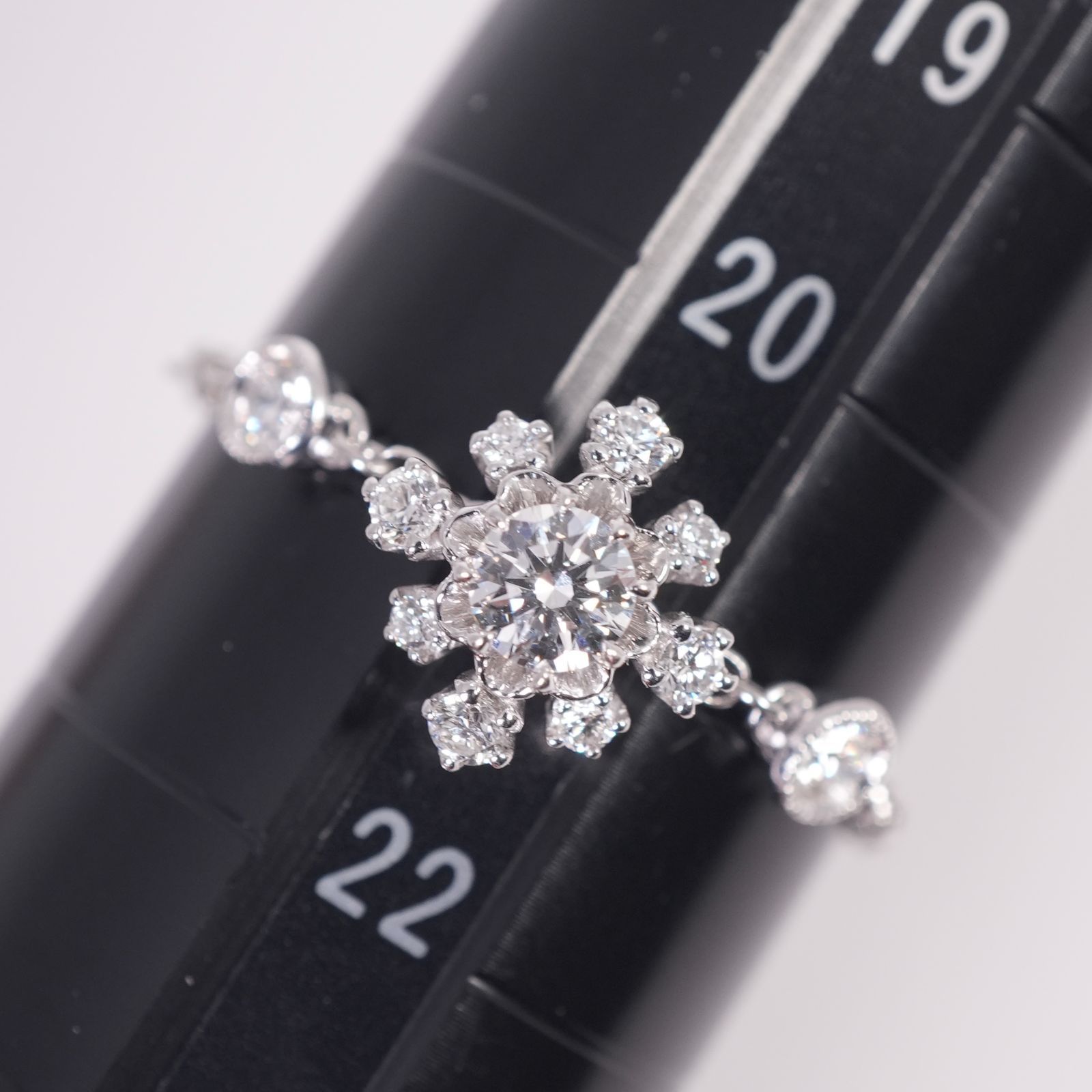 美品 アベリ チェーン リング フラワー ダイヤ 0.38ct /26-1199