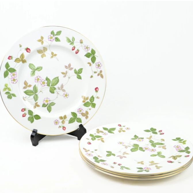 WEDGWOOD ウェッジウッド ワイルドストロベリー プレート 27cm 大皿 丸皿 4枚 セット 4点セット 白 イチゴ 苺 ボーンチャイナ
