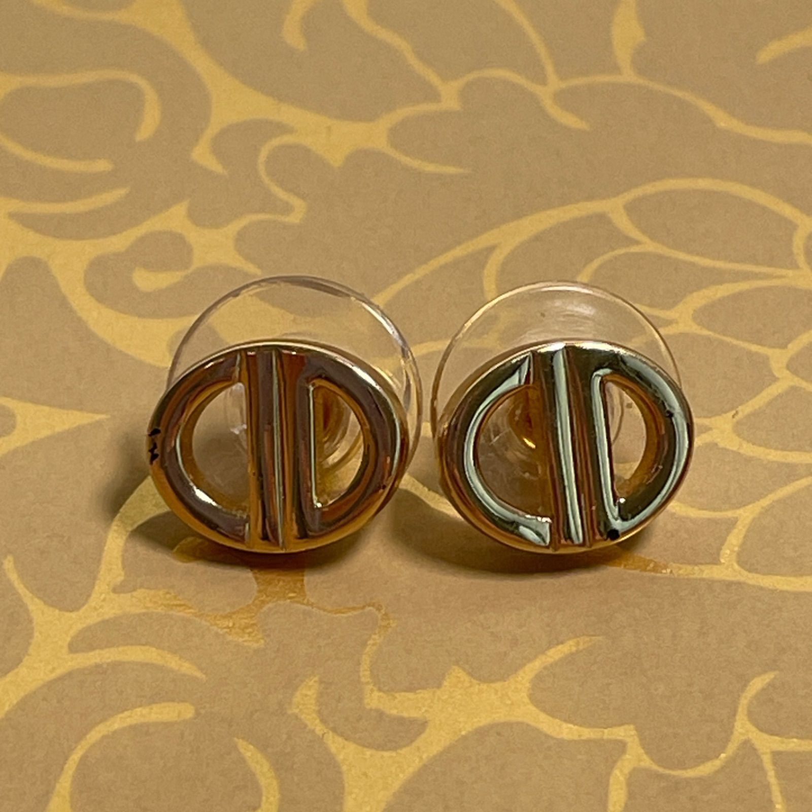 Christian Dior CDロゴ ゴールド ピアス - メルカリ