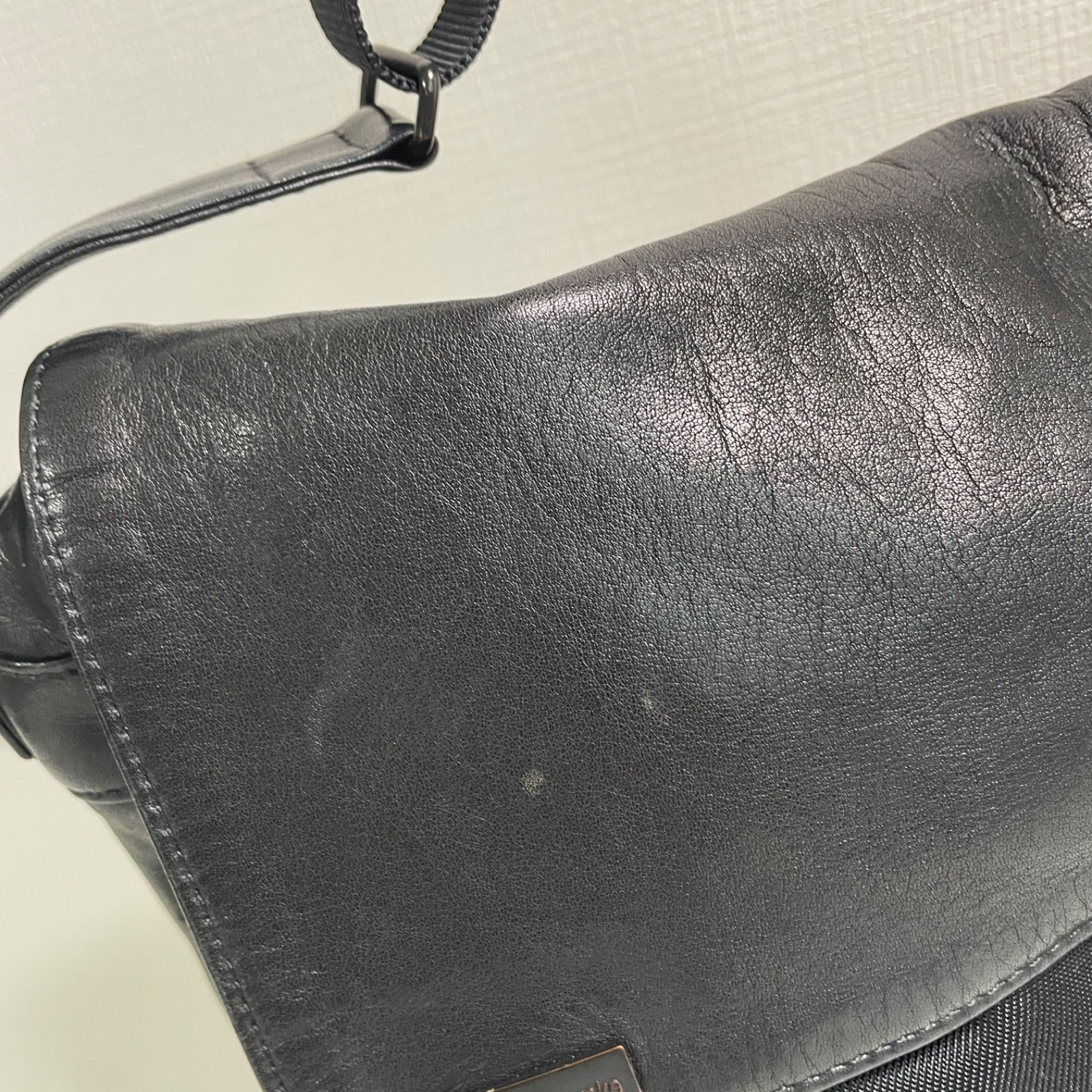 Issey Miyake ショルダーバッグ ブラック メッセンジャーバッグ ユニ