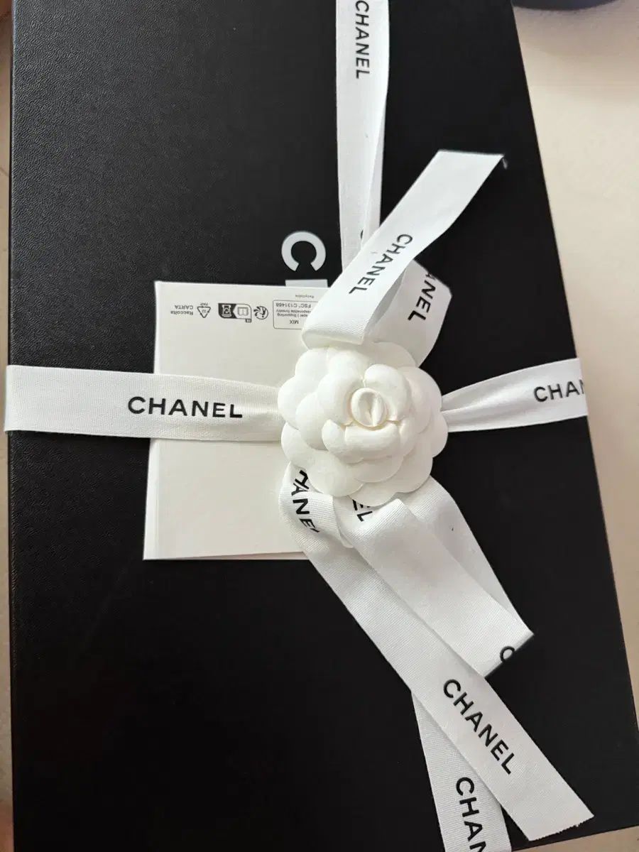 CHANEL シャネル CC ロゴ スニーカー スウェード 白 (新商品) 215,475円