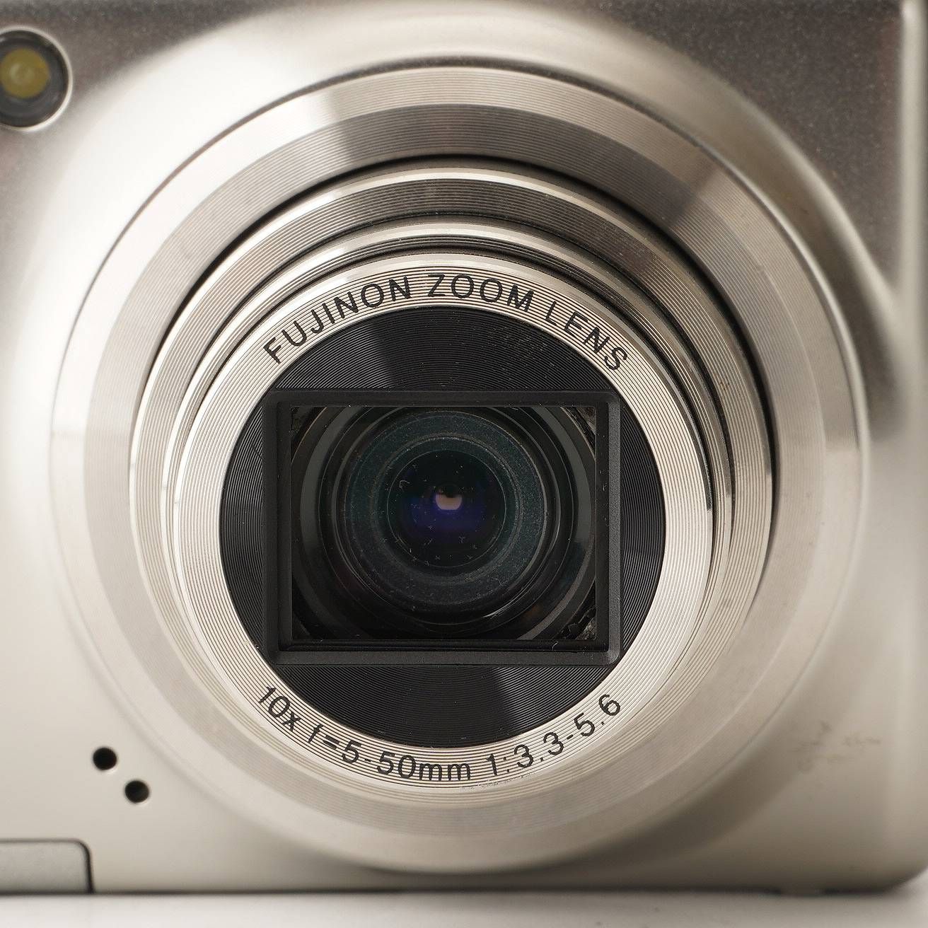 富士フイルム Fujifilm FINEPIX F70 EXR シルバー 10x 光学ズーム