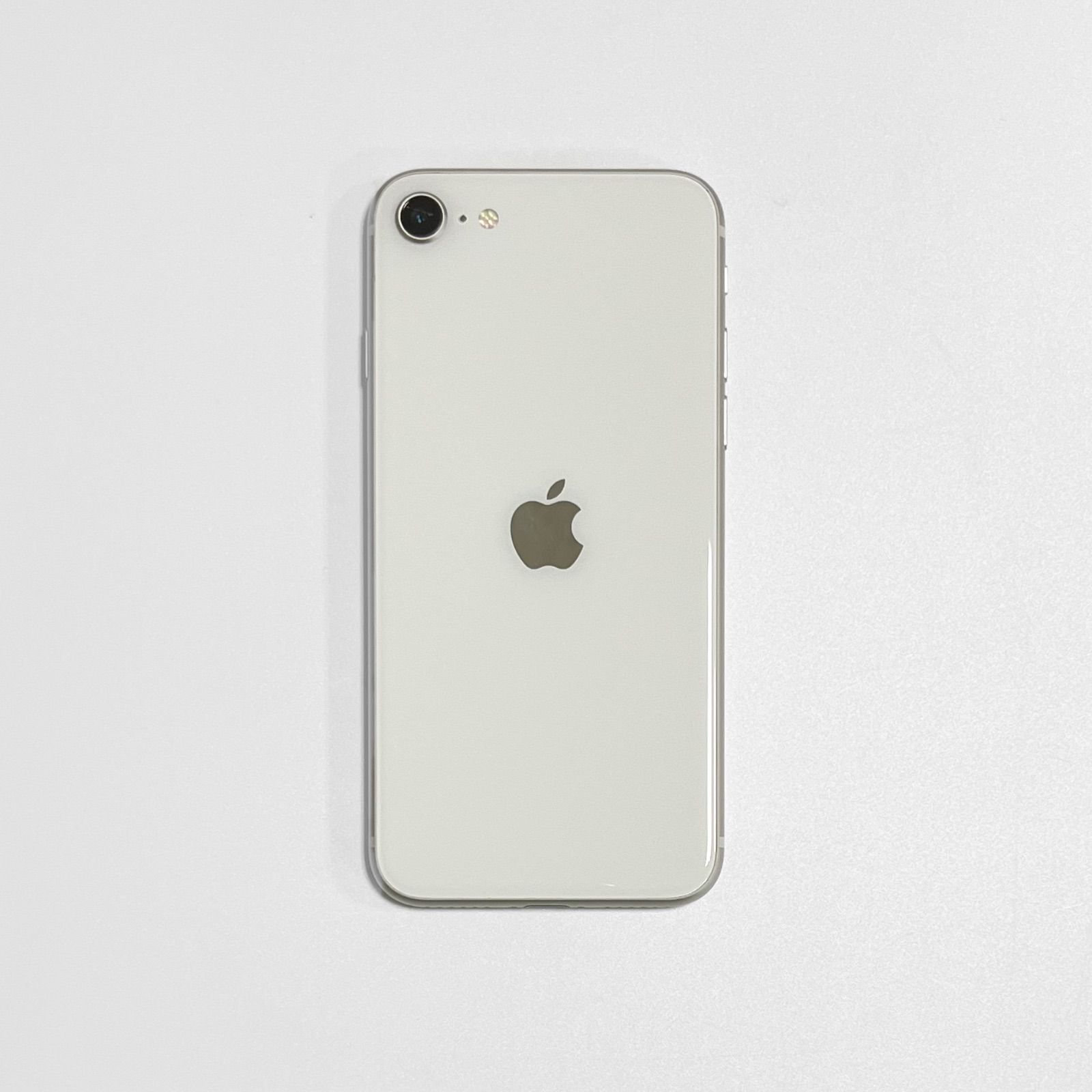 【中古】iPhoneSE3 64GB バッテリー79％(劣化) スターライト docomo 本体 iPhoneSE 第3世代 [9538]