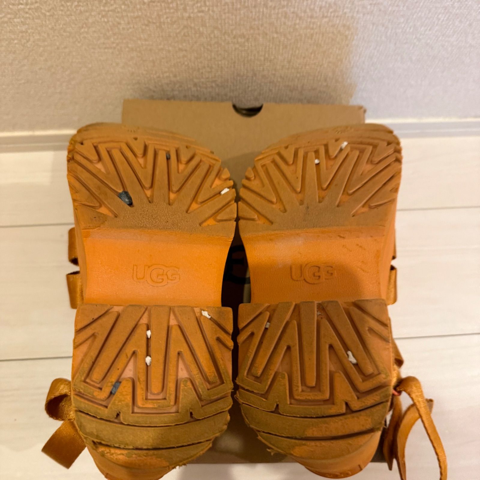 UGG GOLDENRISE アグ ゴールデンライズ サンダル 厚底 オレンジ